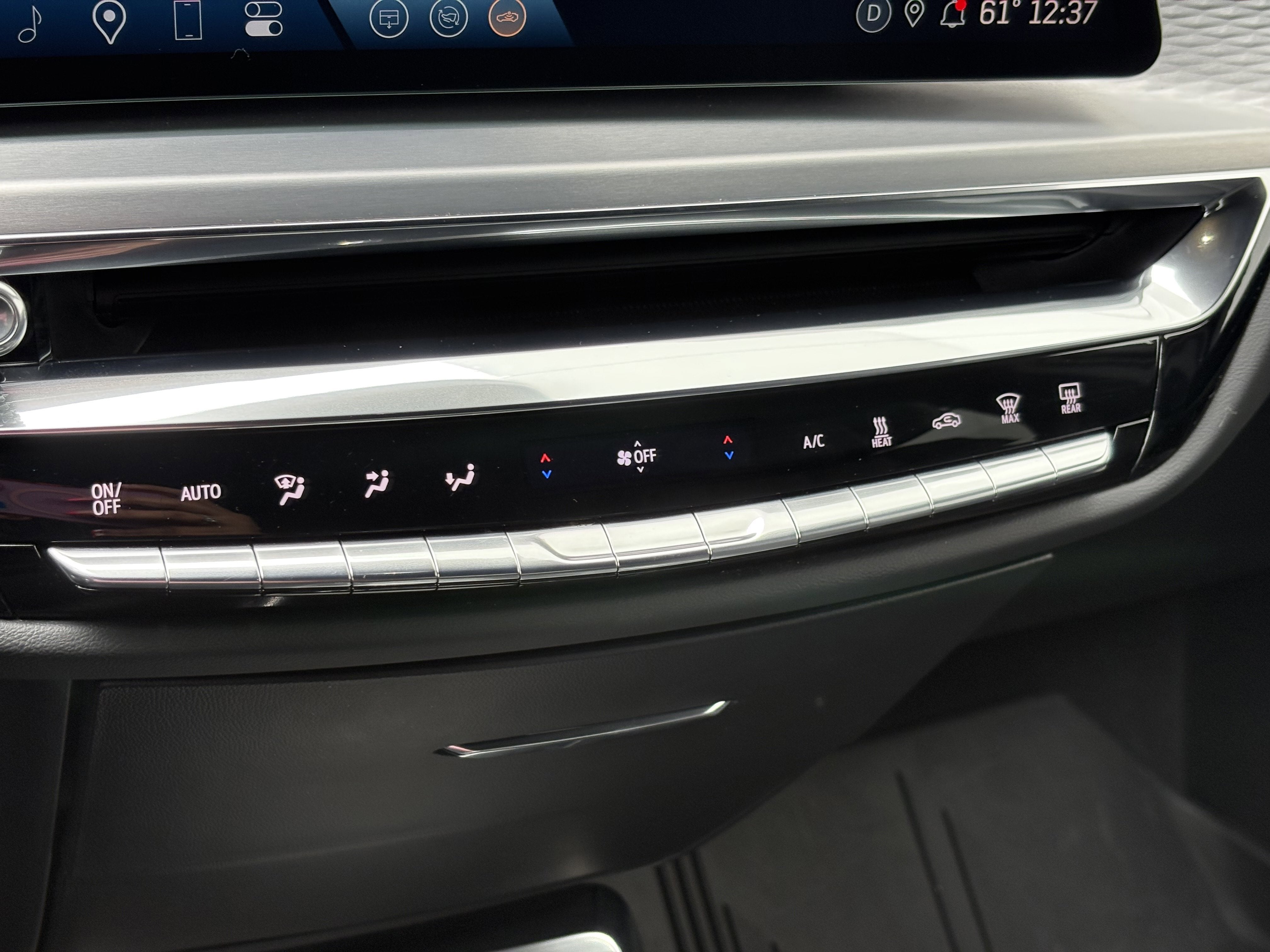 2024 Cadillac LYRIQ Luxury 3