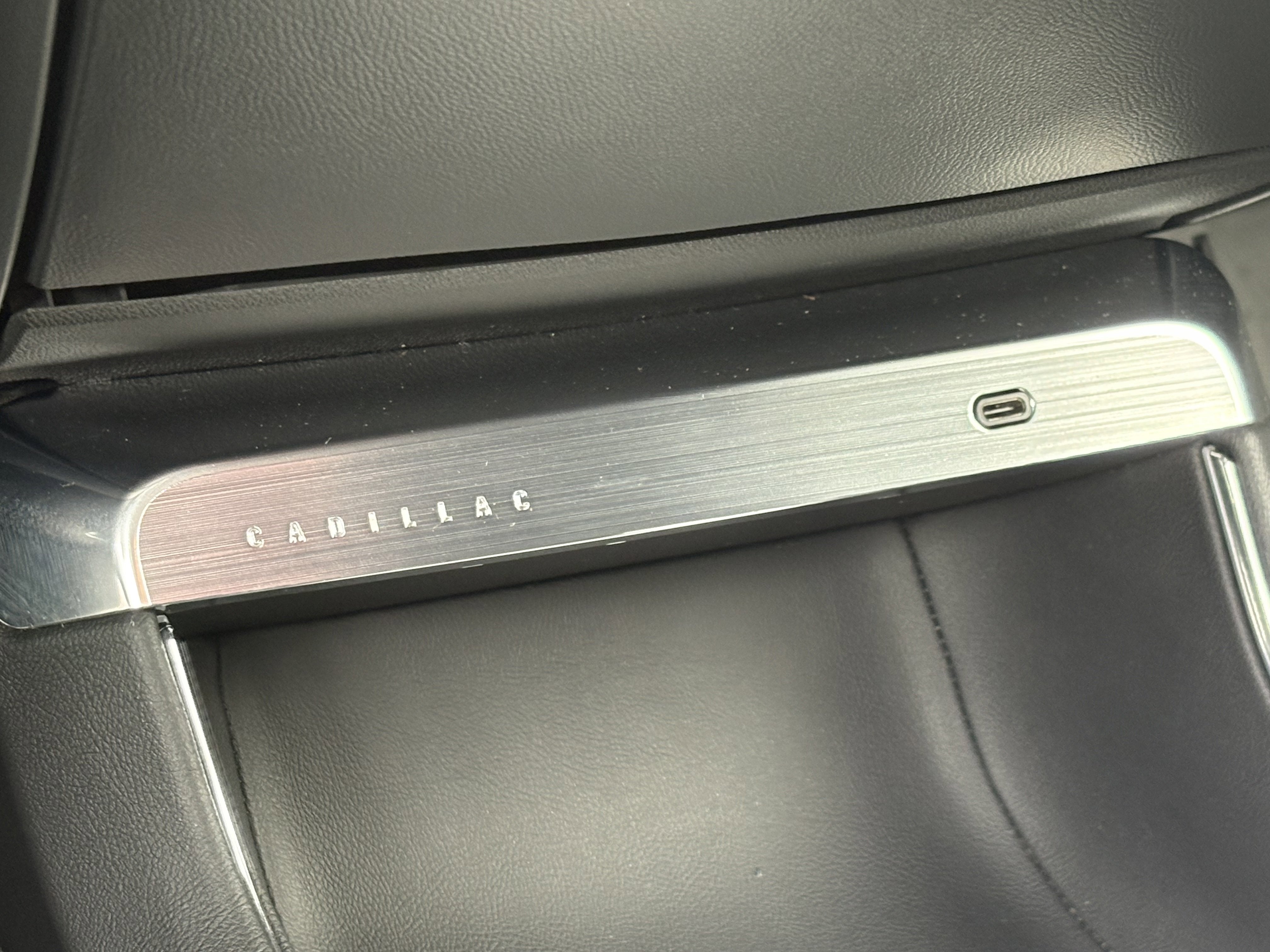 2024 Cadillac LYRIQ Luxury 3