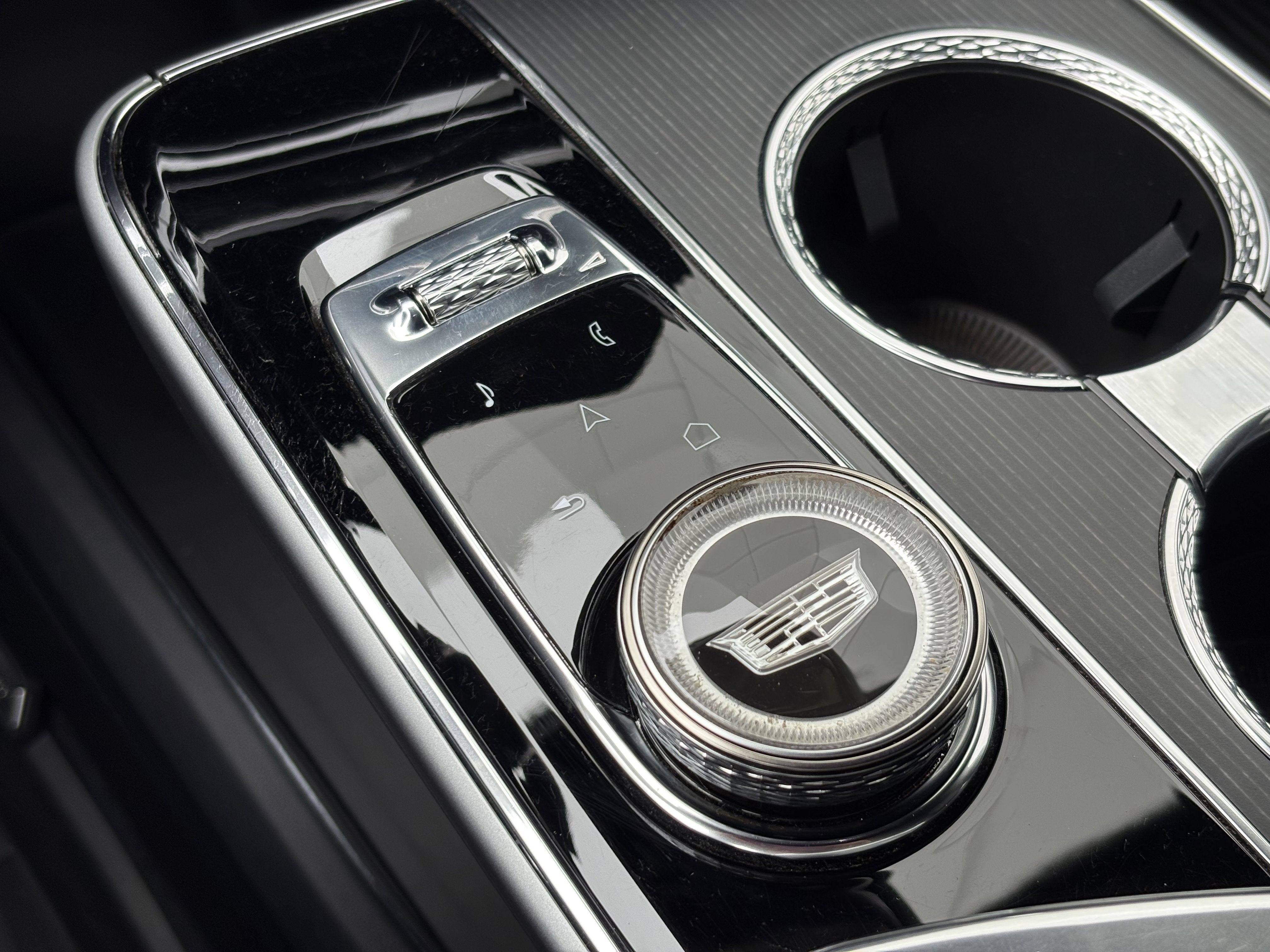 2024 Cadillac LYRIQ Luxury 3