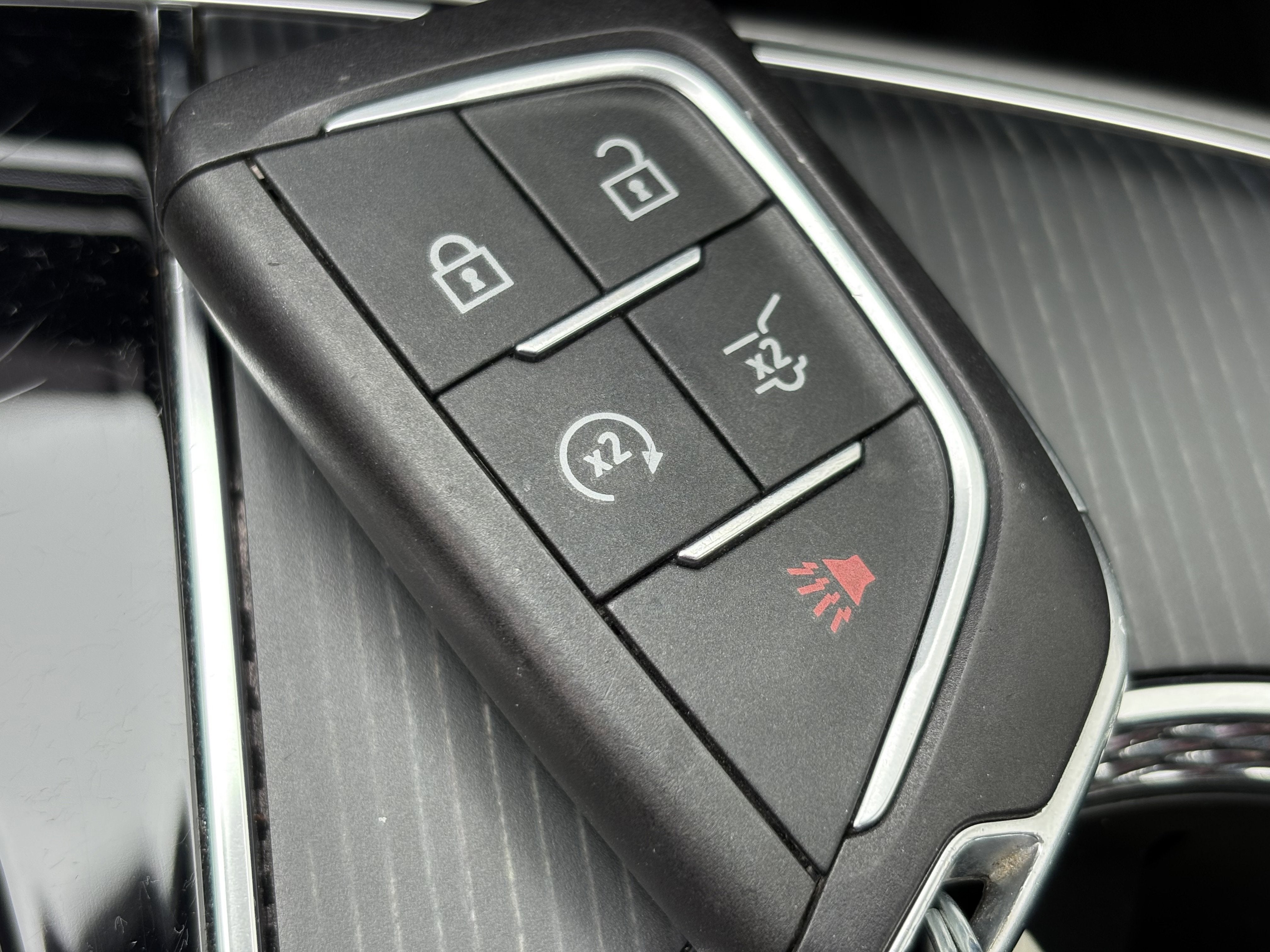 2024 Cadillac LYRIQ Luxury 3