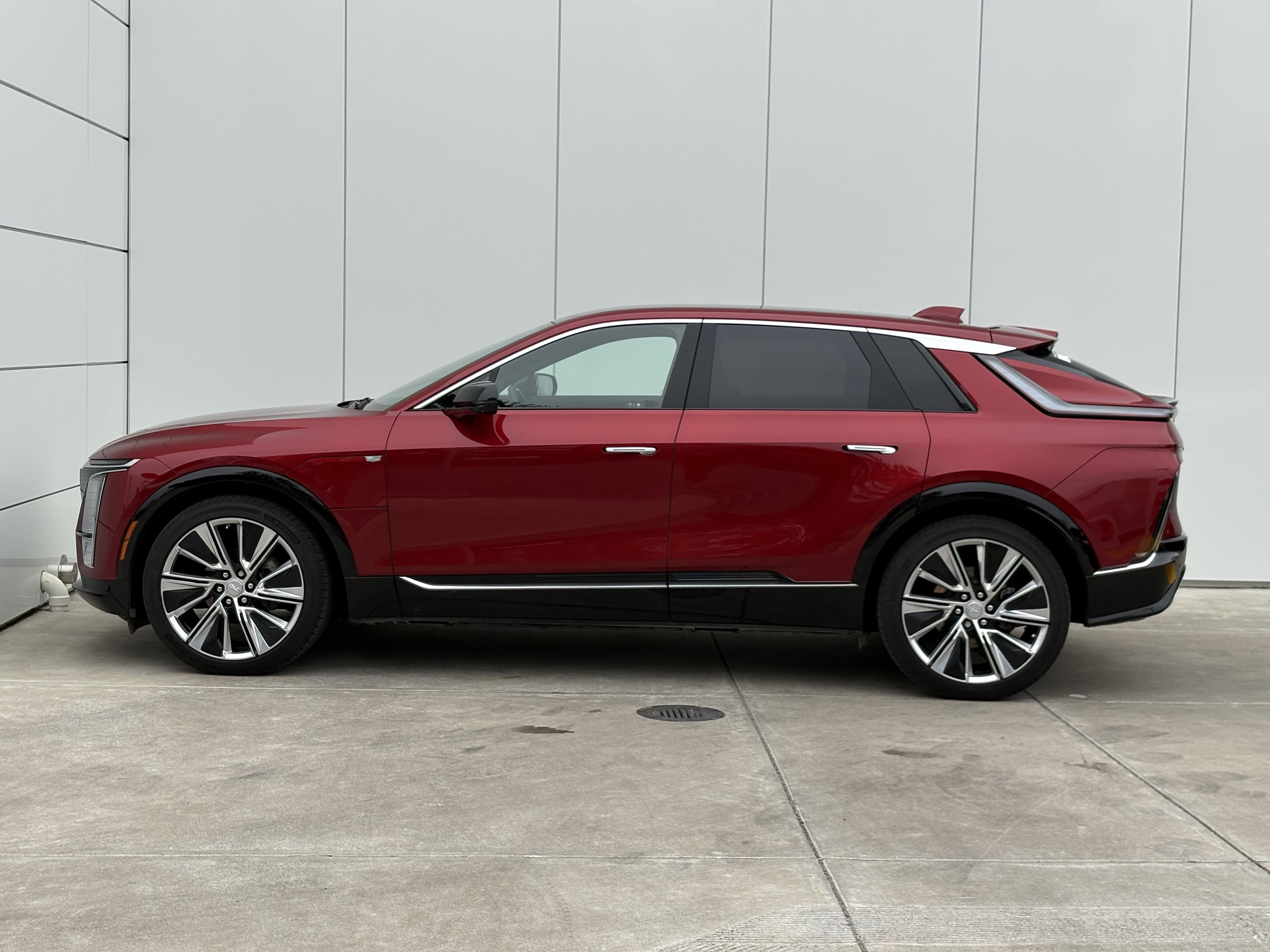 2024 Cadillac LYRIQ Luxury 3
