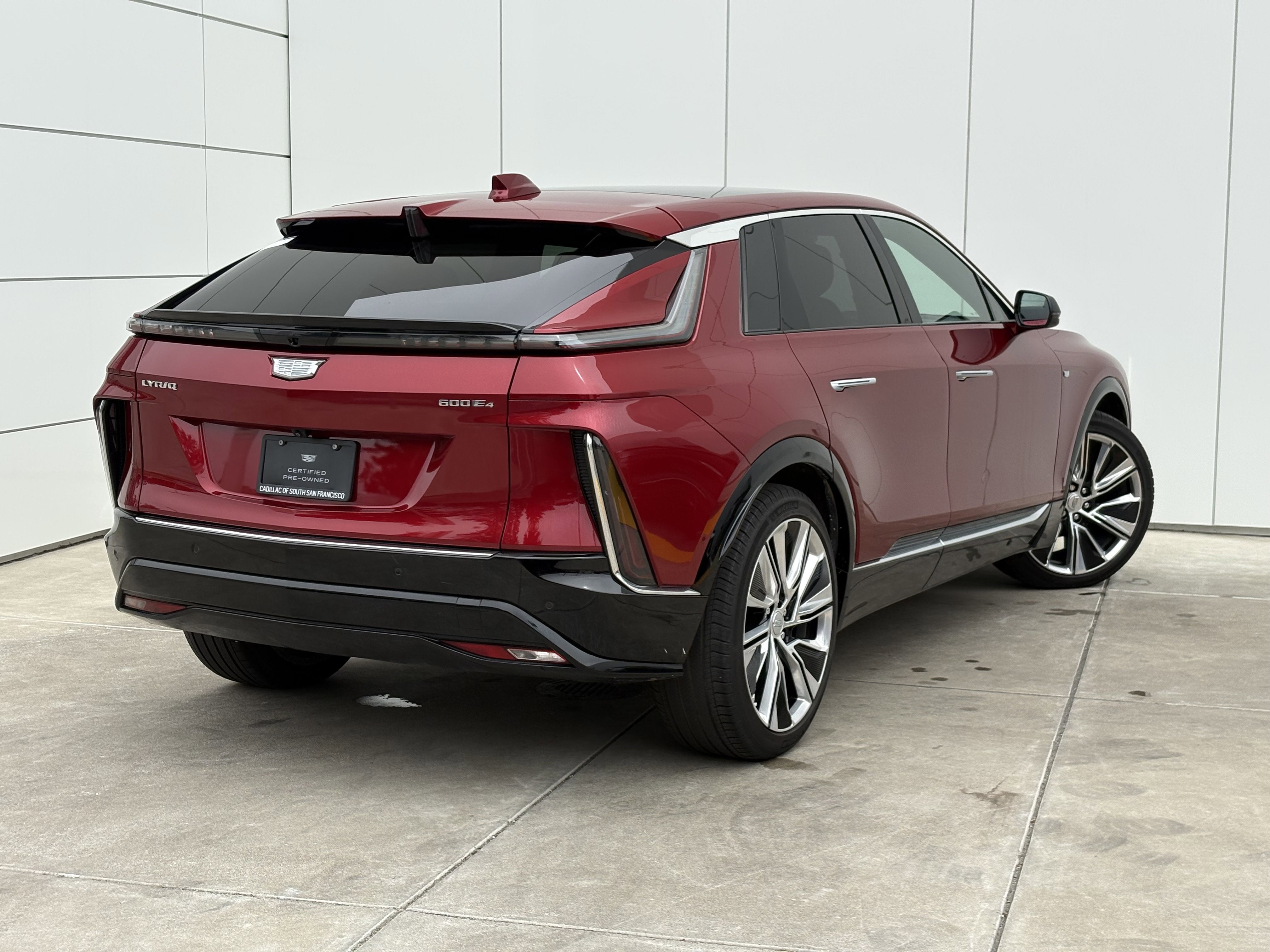 2024 Cadillac LYRIQ Luxury 3