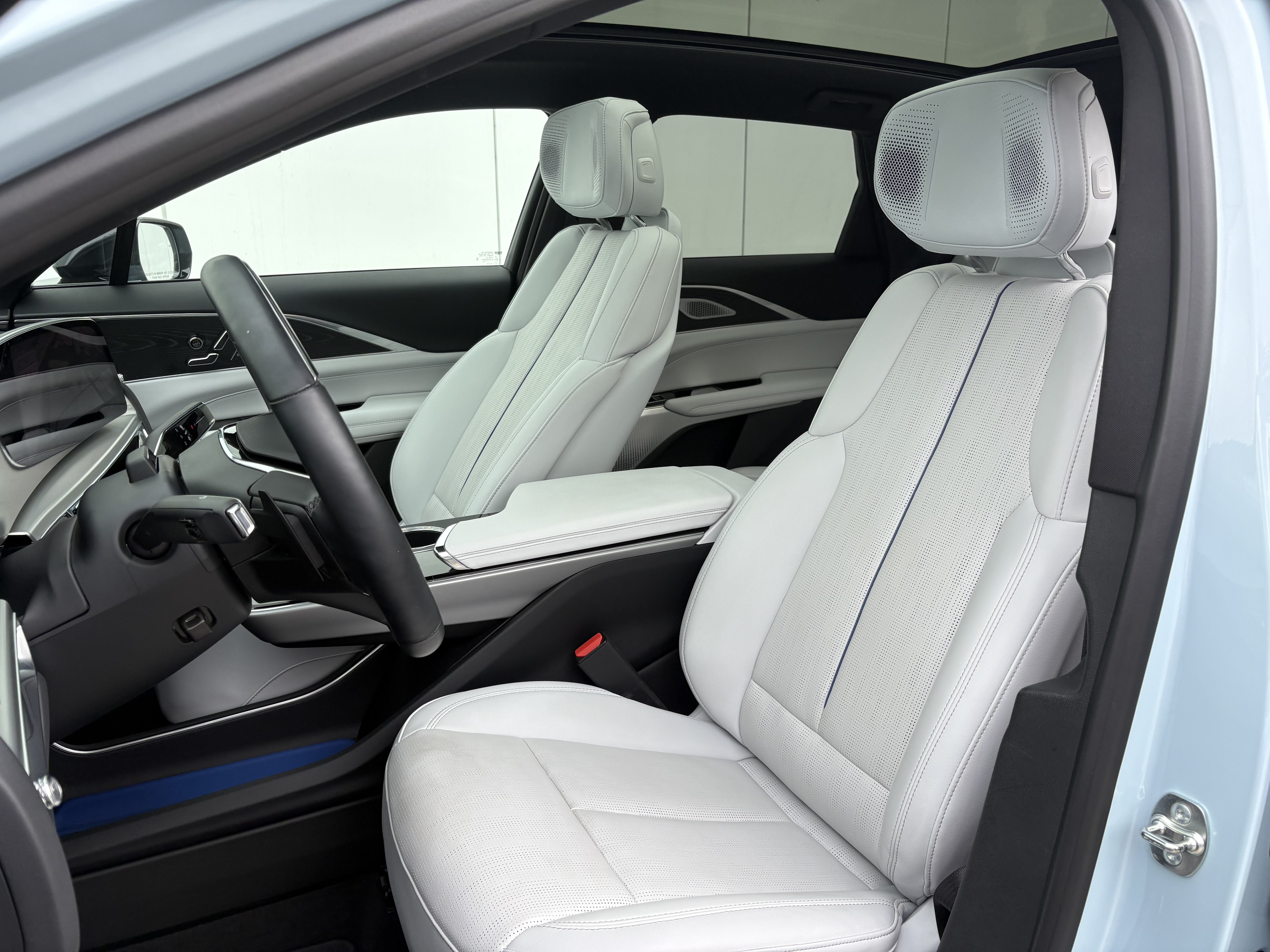 2024 Cadillac LYRIQ Sport 2