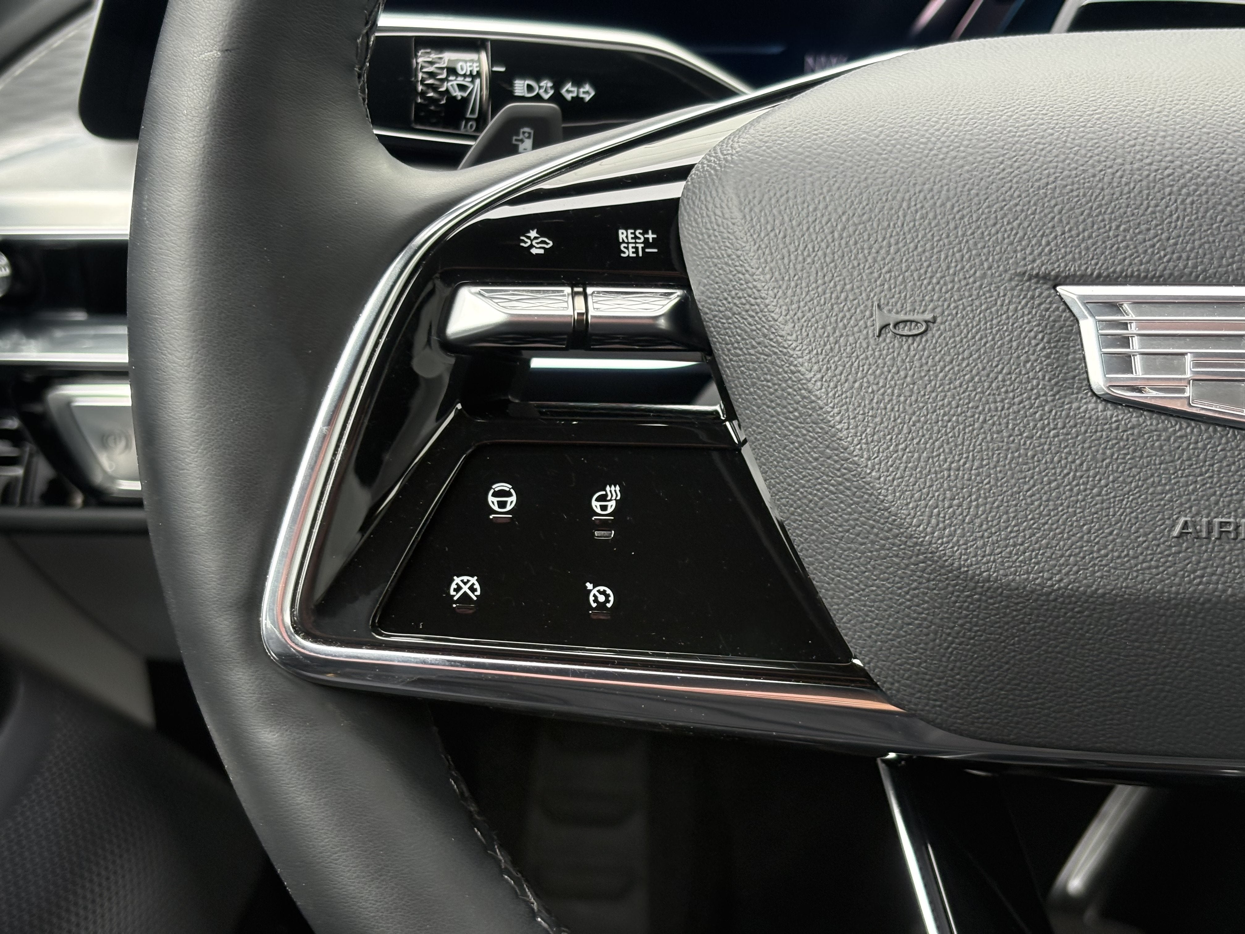 2024 Cadillac LYRIQ Sport 2