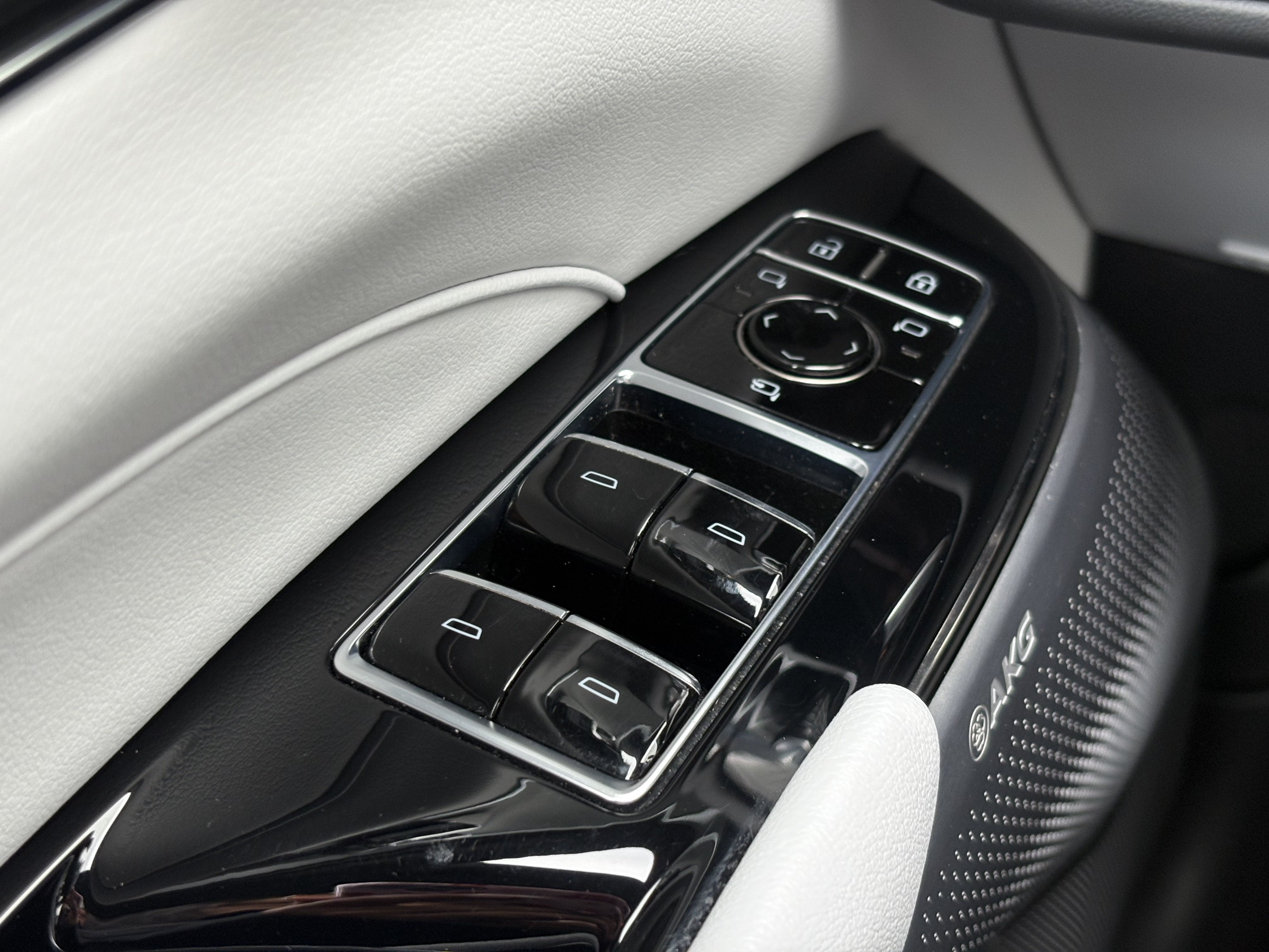2024 Cadillac LYRIQ Sport 2