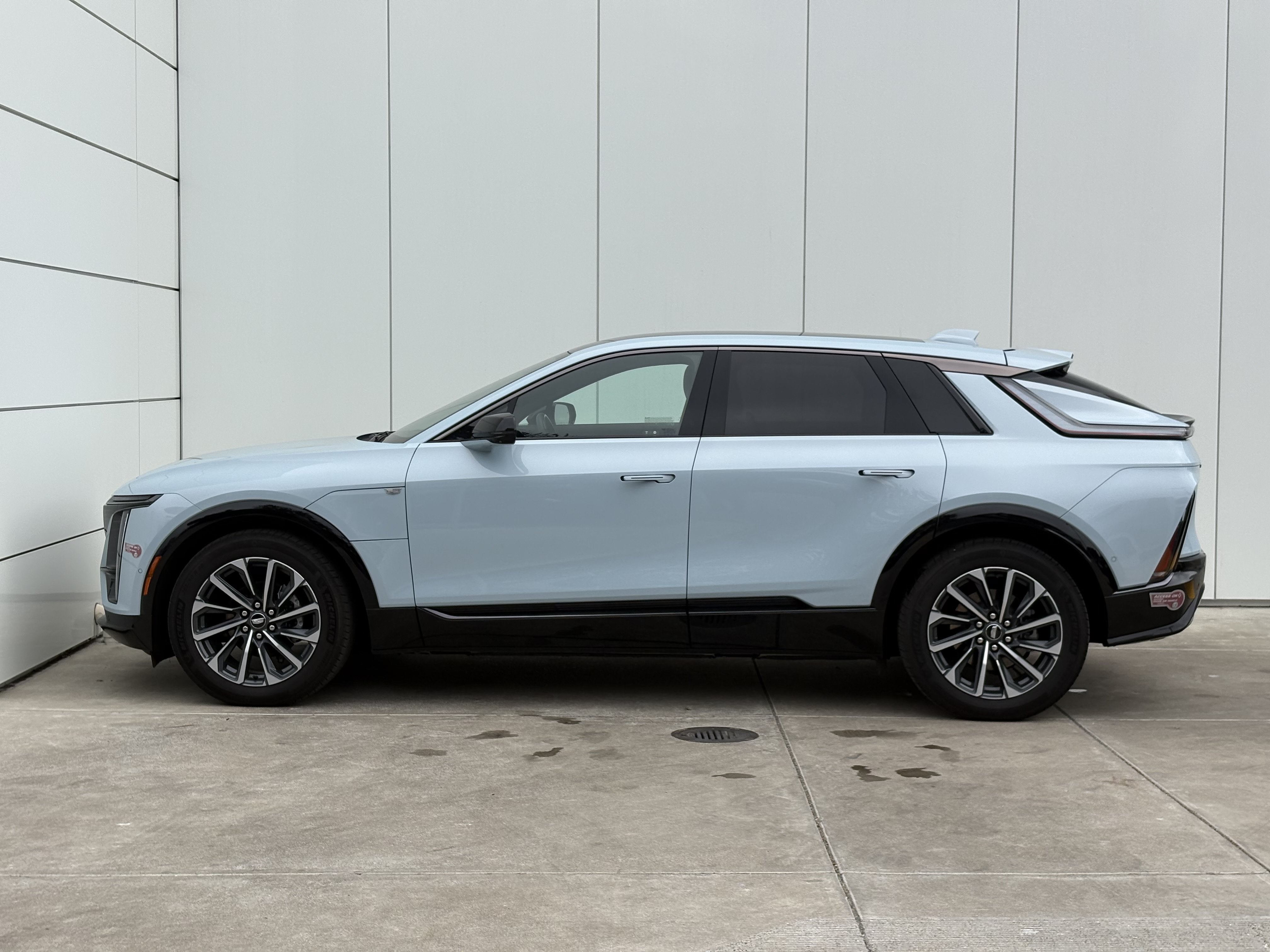 2024 Cadillac LYRIQ Sport 2