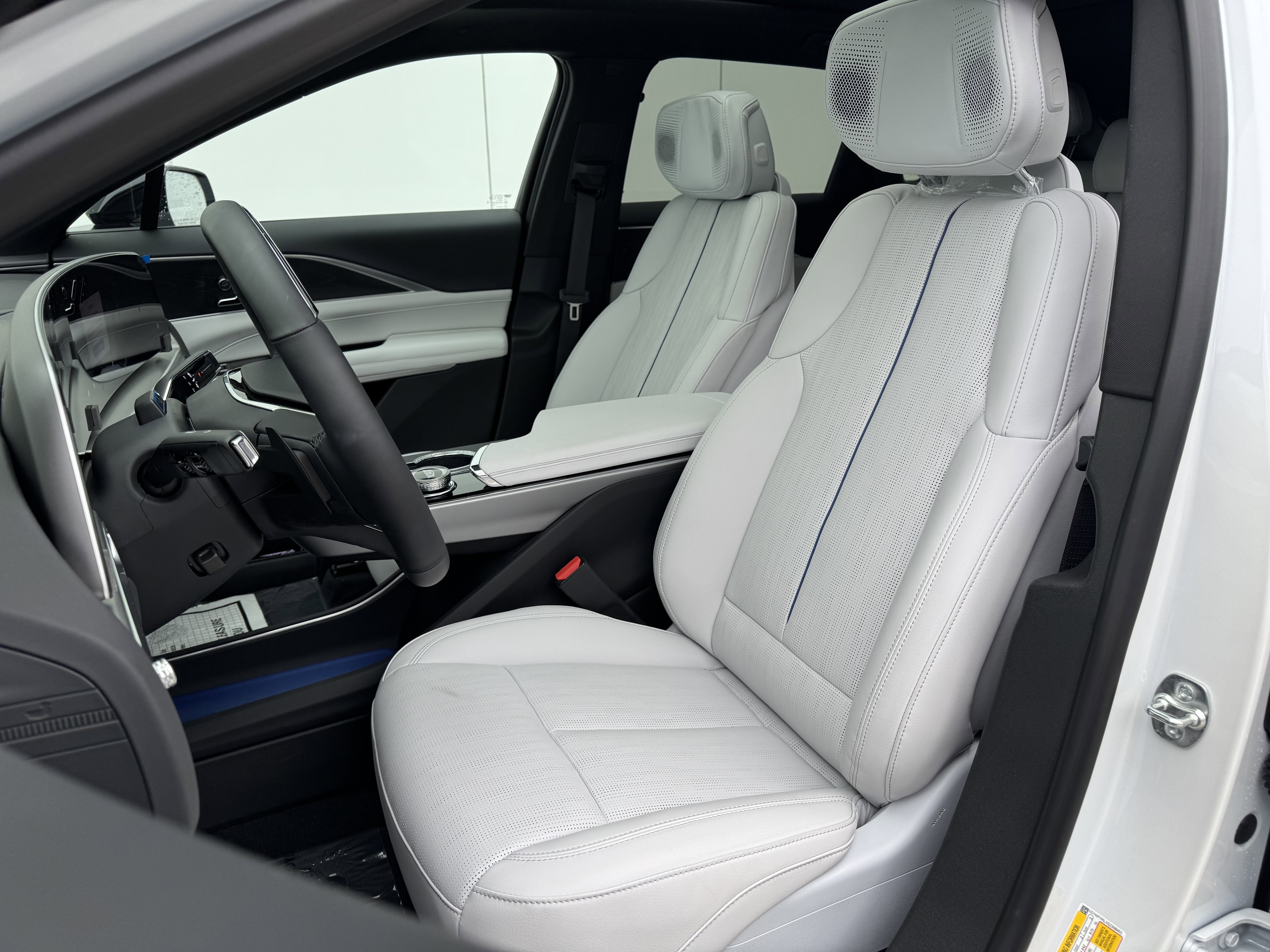 2025 Cadillac LYRIQ Sport 3