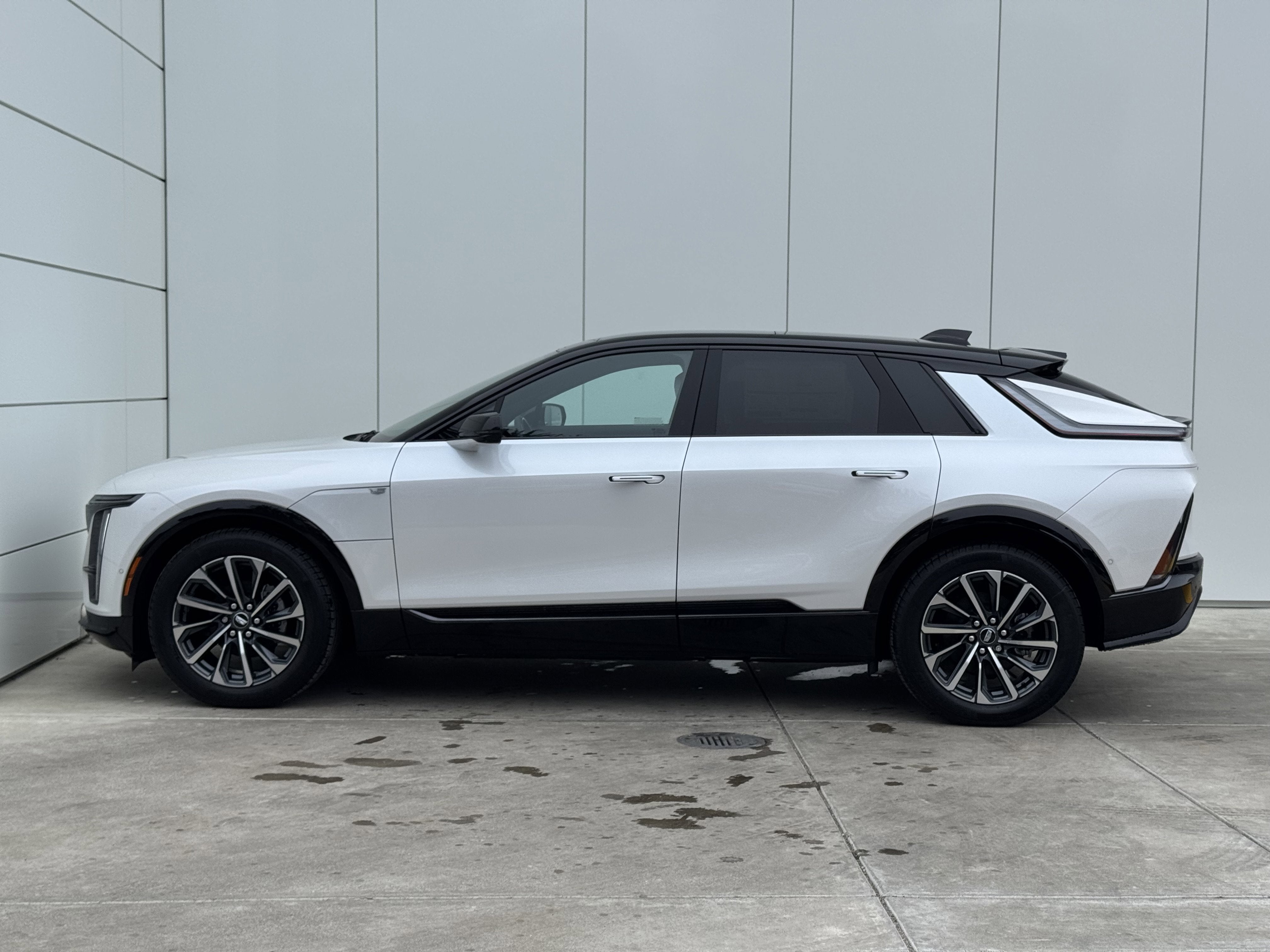 2025 Cadillac LYRIQ Sport 3