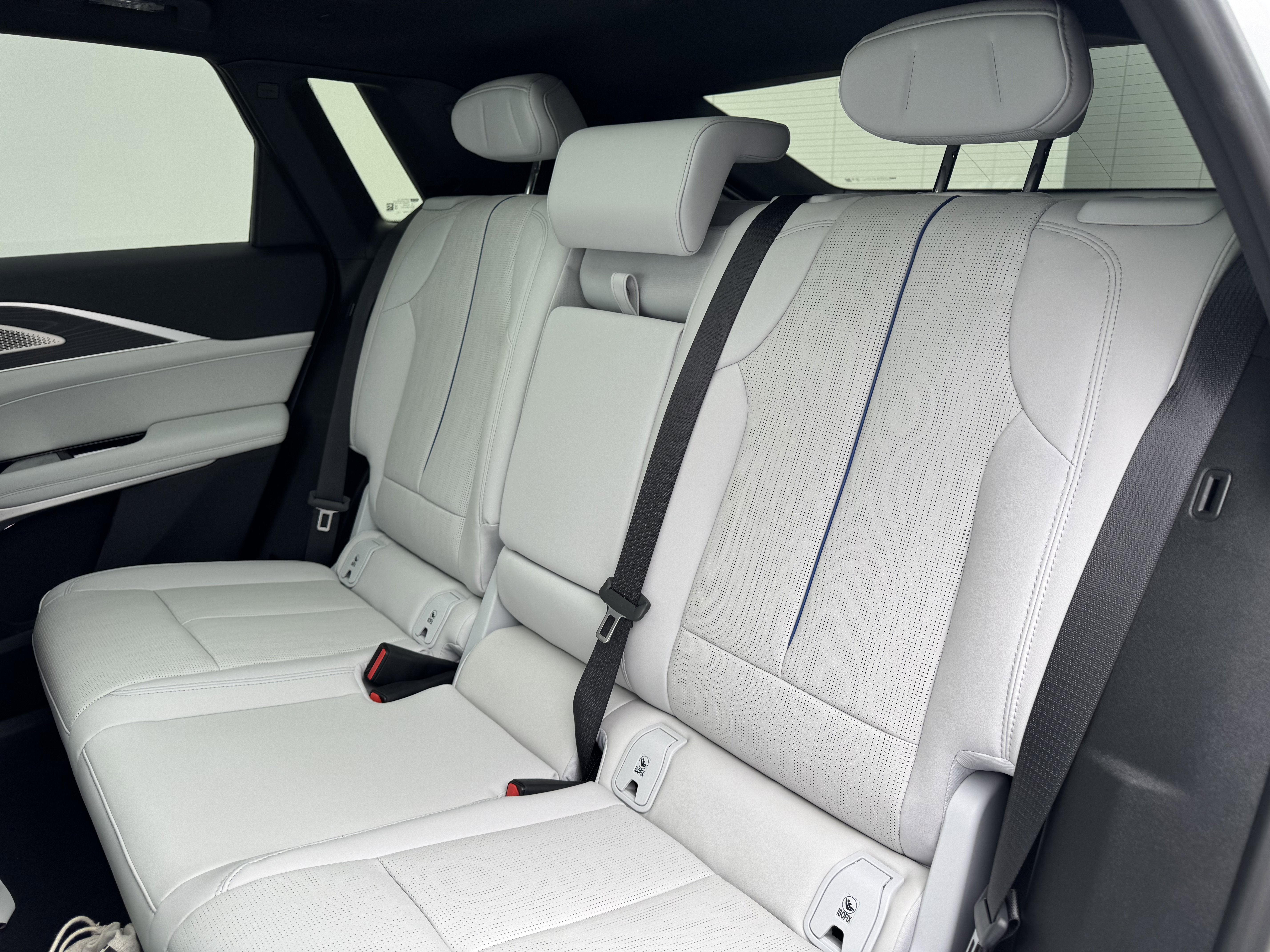 2025 Cadillac LYRIQ Sport 3