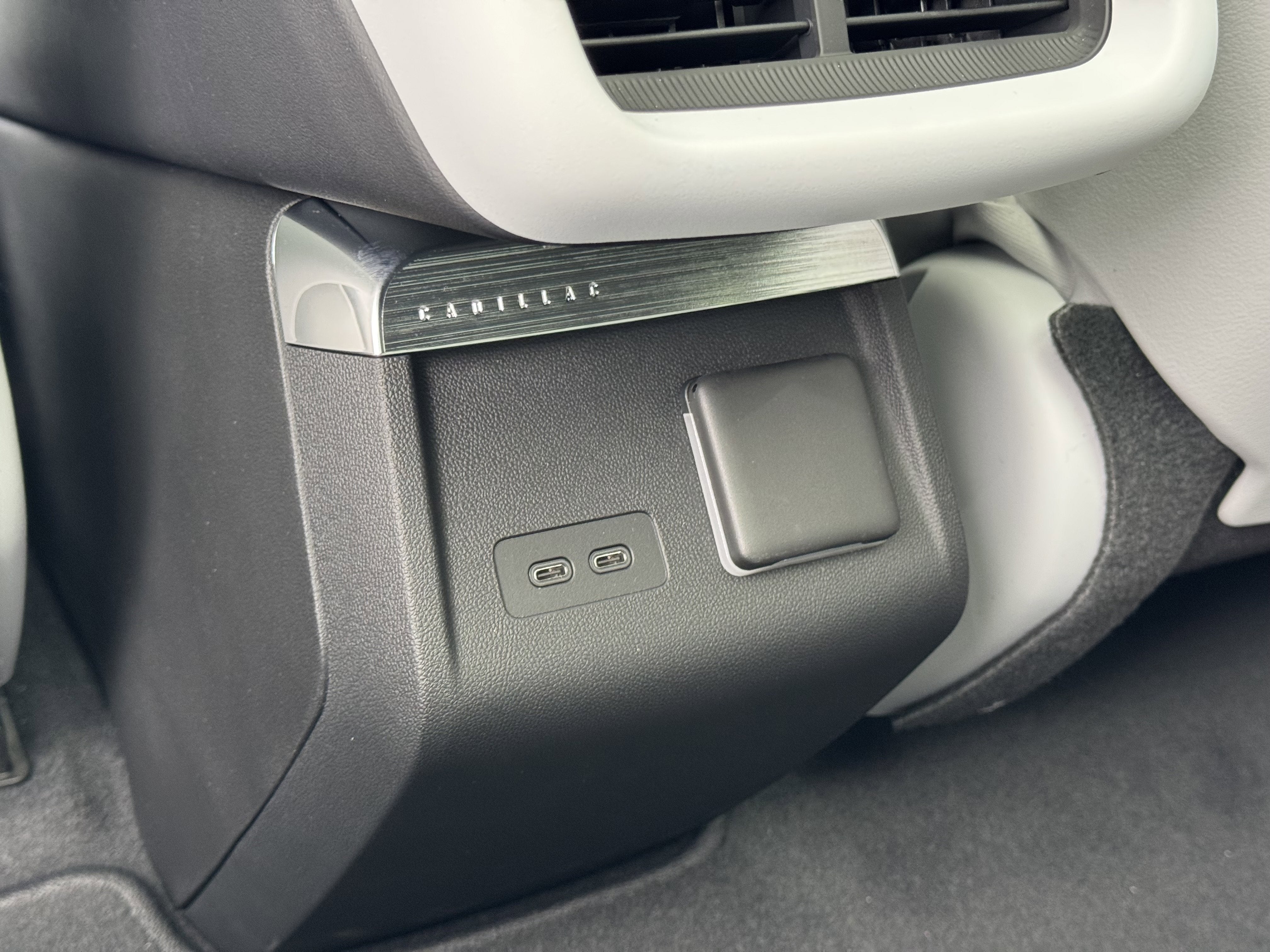 2025 Cadillac LYRIQ Sport 3