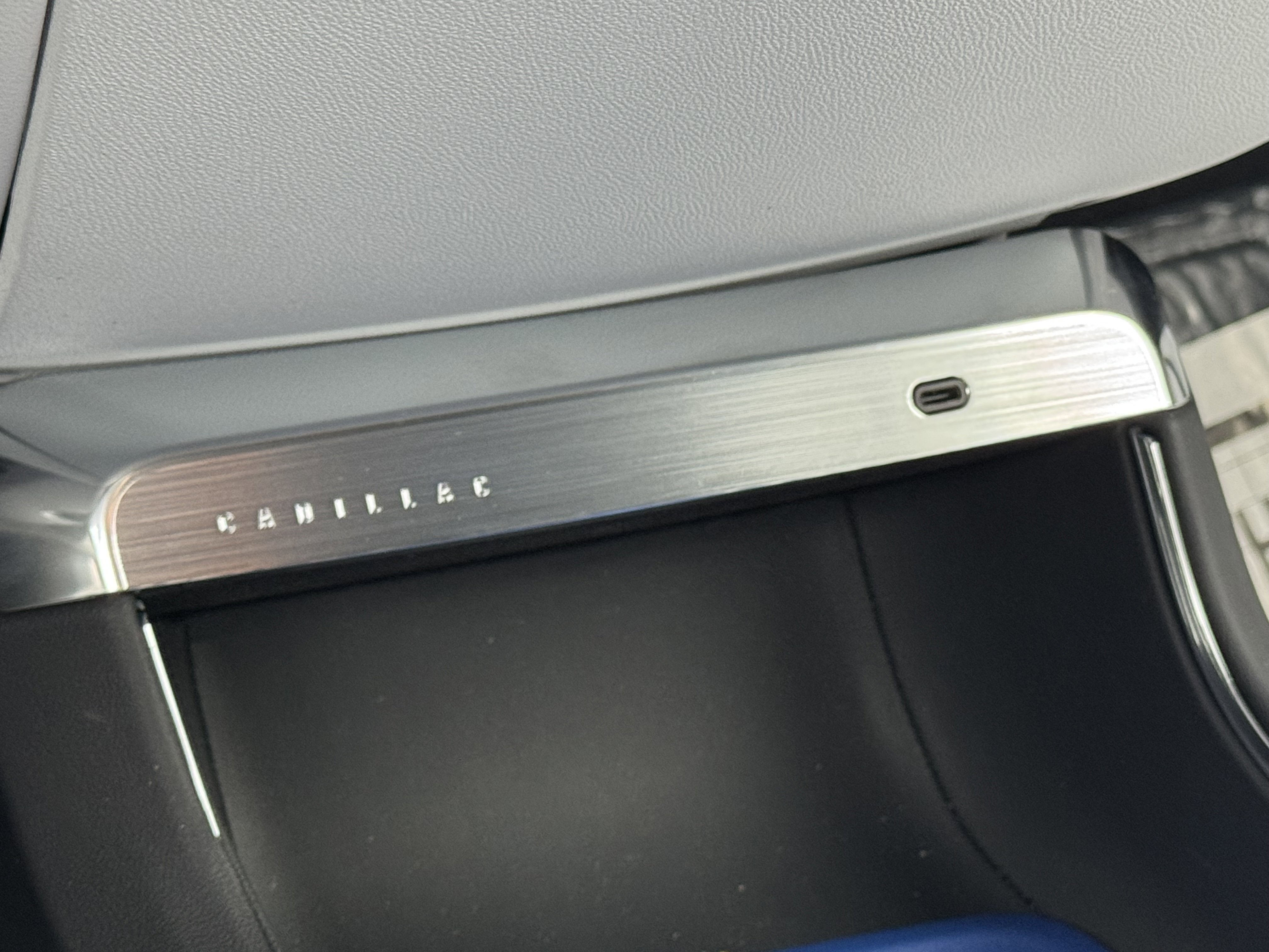 2025 Cadillac LYRIQ Sport 3