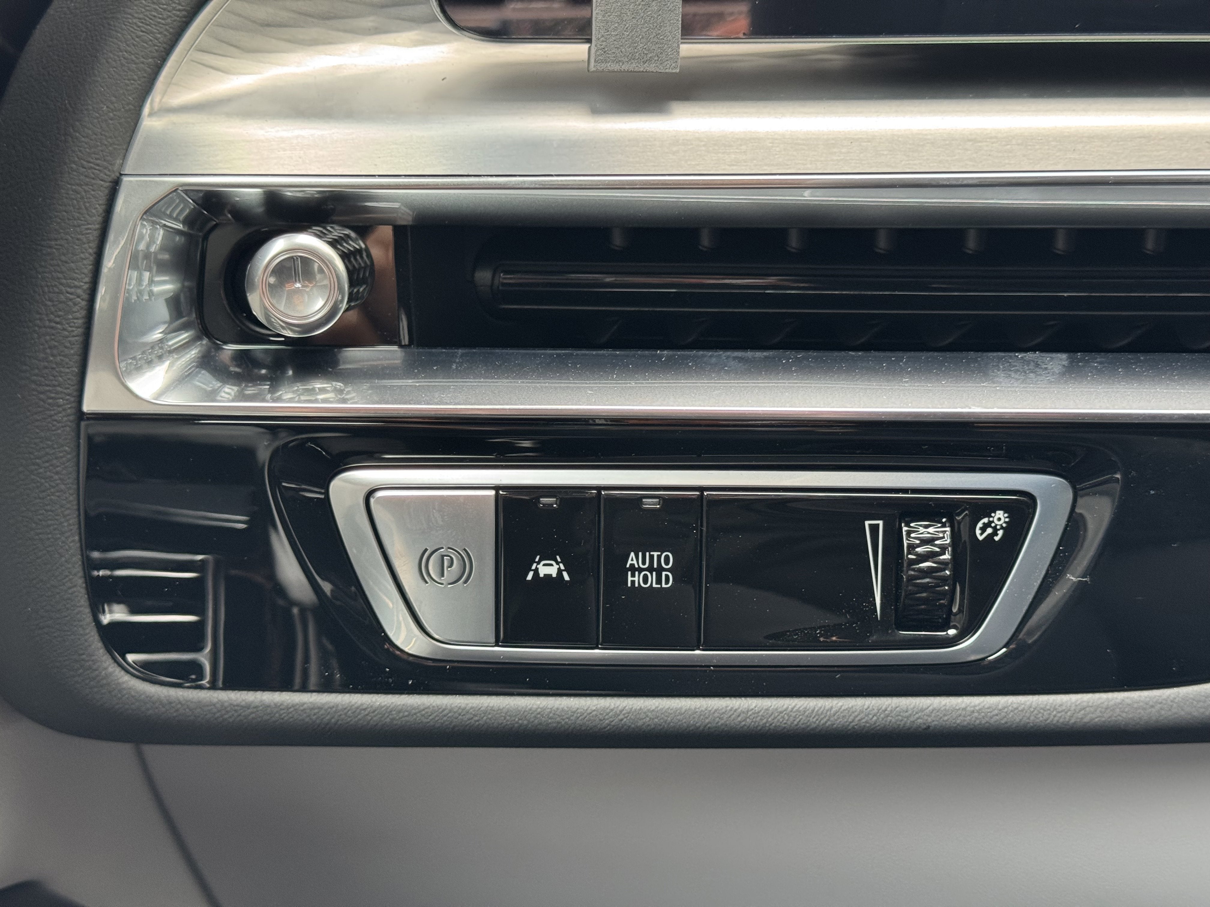 2025 Cadillac LYRIQ Sport 3