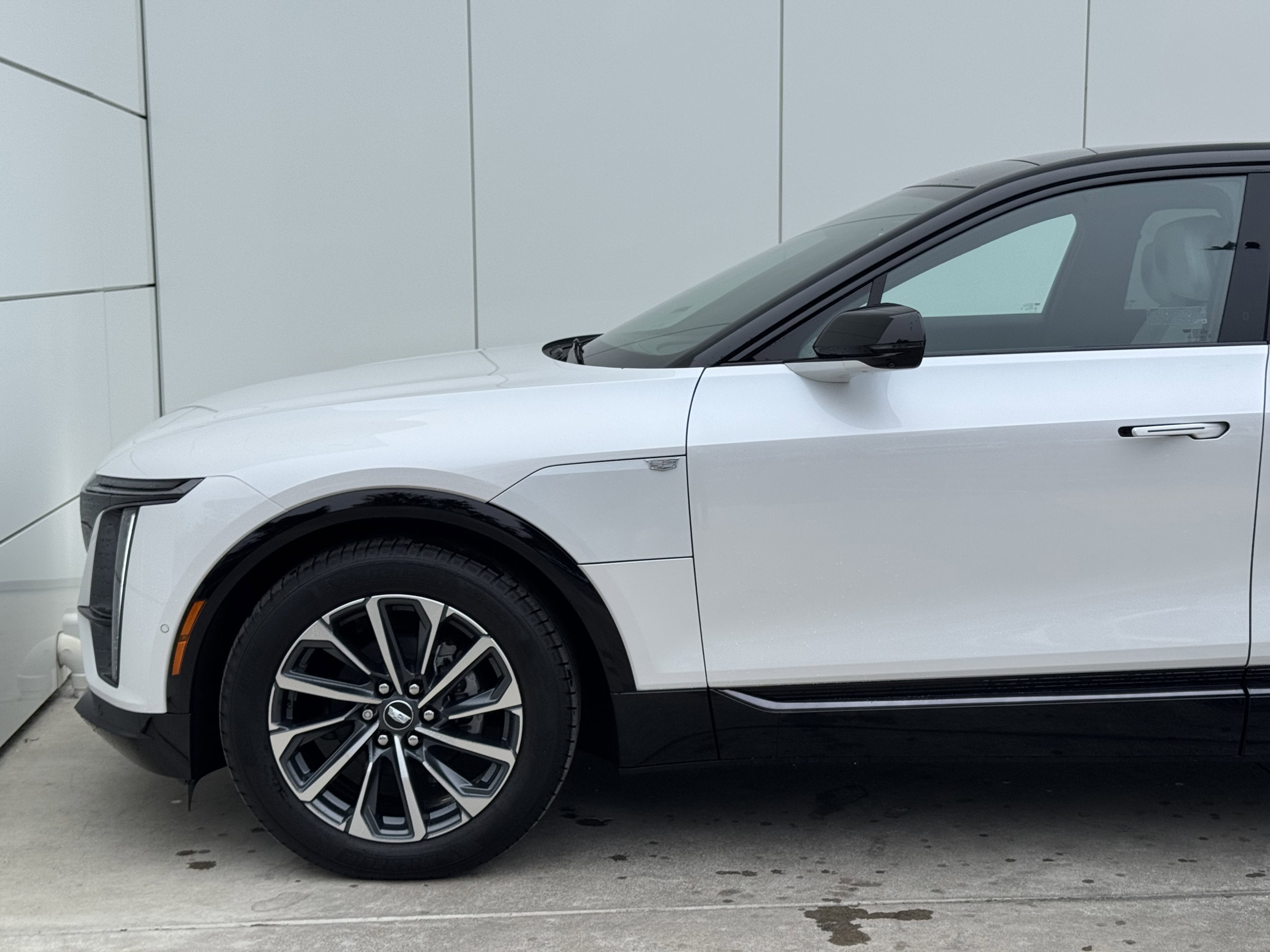 2025 Cadillac LYRIQ Sport 3