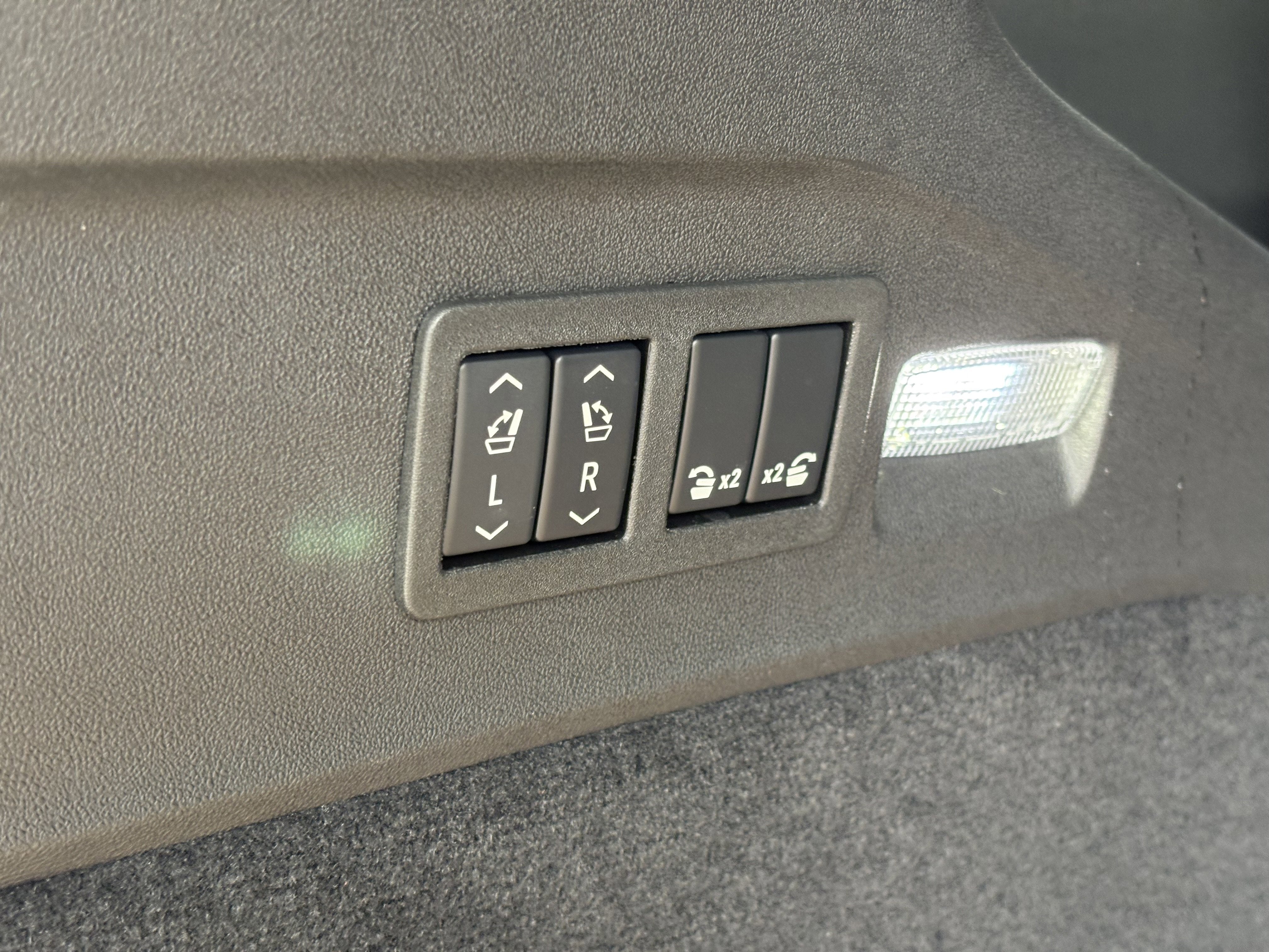 2026 Cadillac ESCALADE IQL Sport