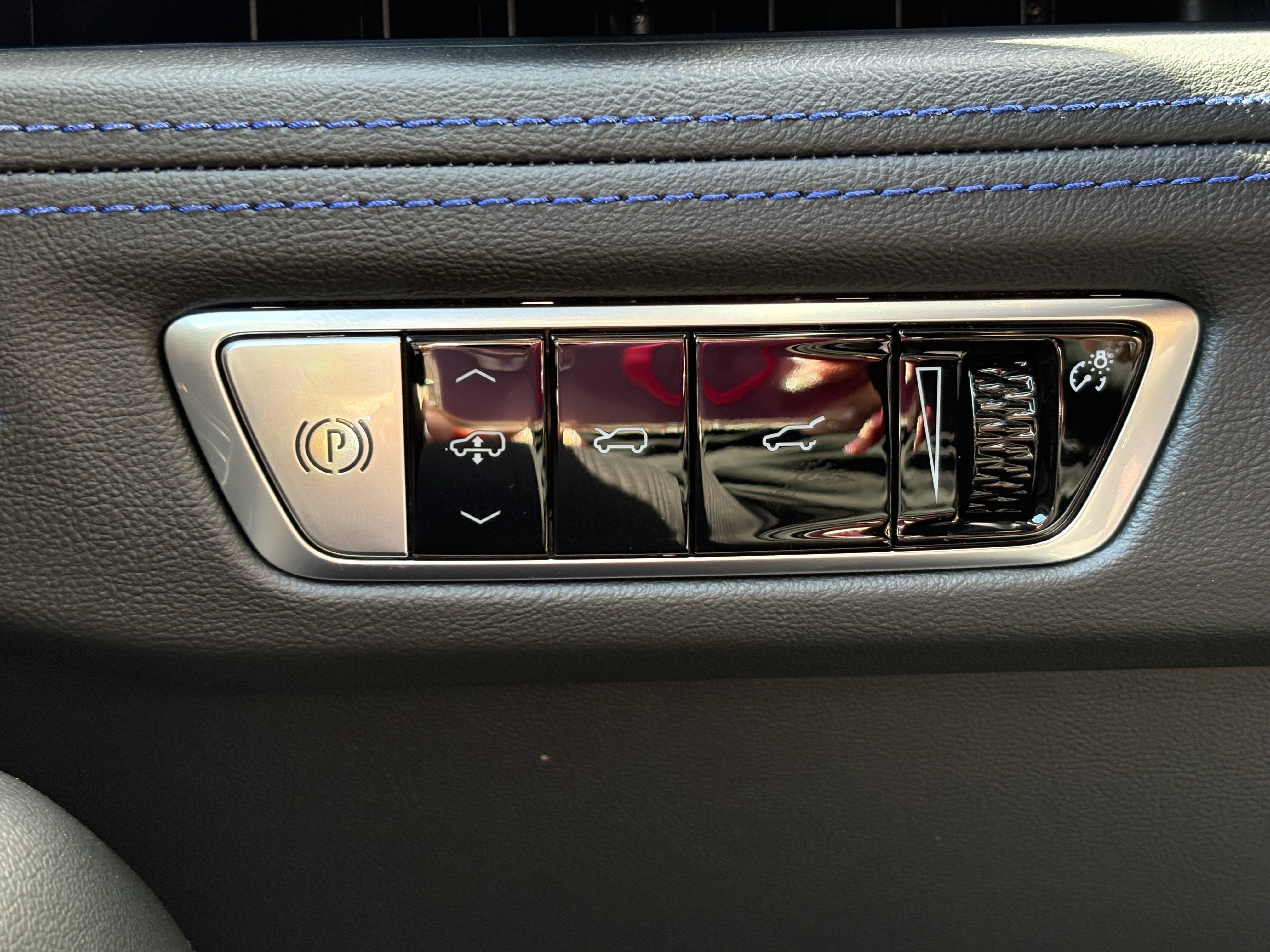 2026 Cadillac ESCALADE IQL Sport