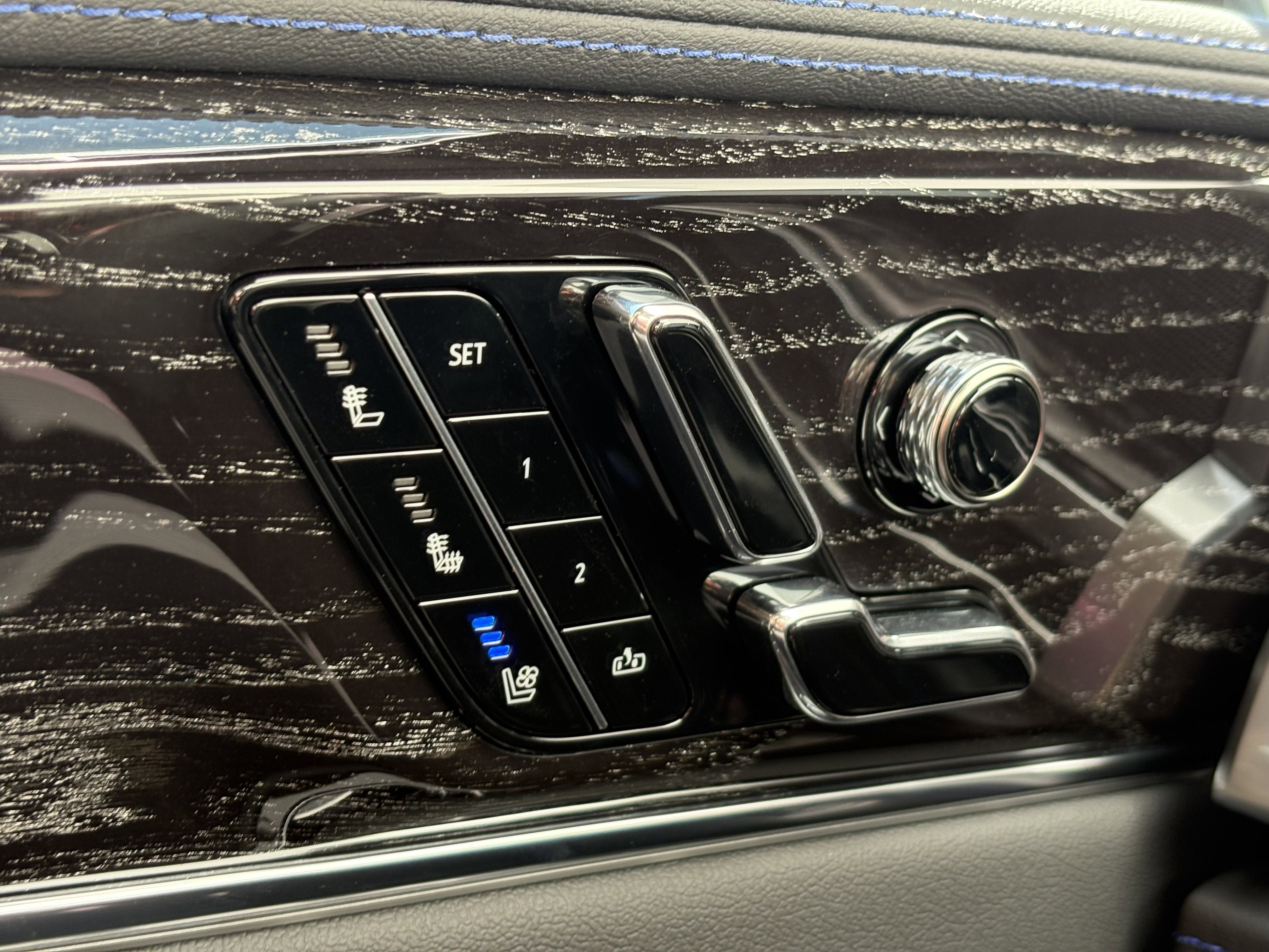 2026 Cadillac ESCALADE IQL Sport