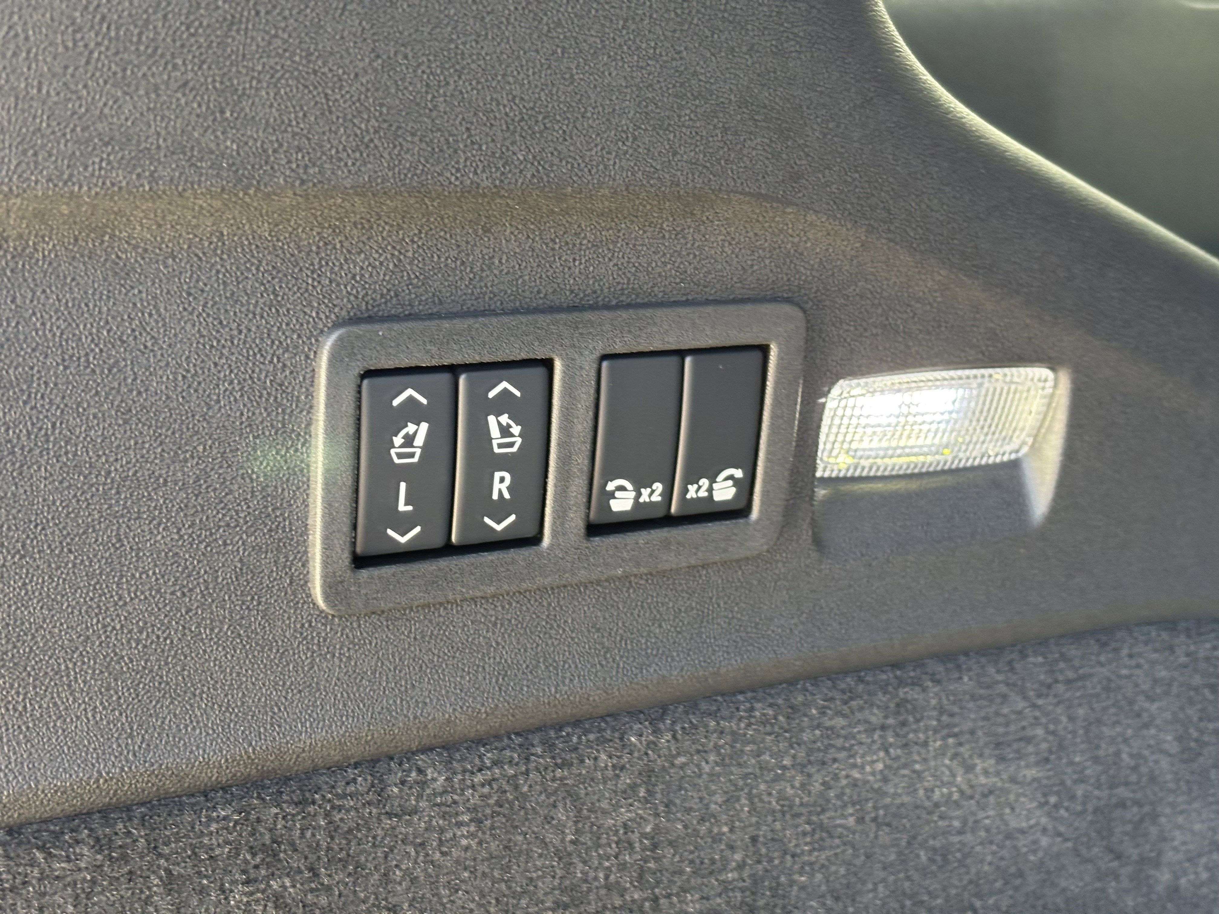 2026 Cadillac ESCALADE IQL Sport