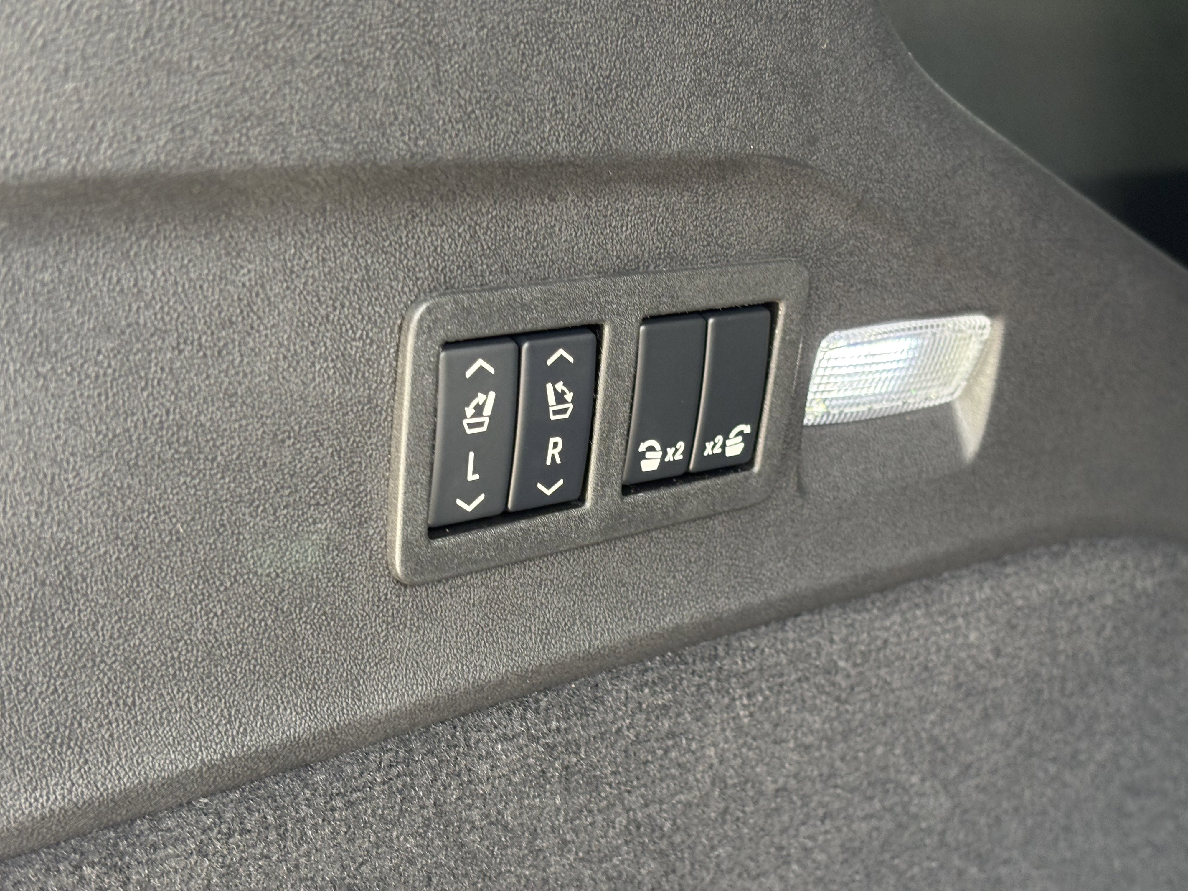 2026 Cadillac ESCALADE IQL Sport