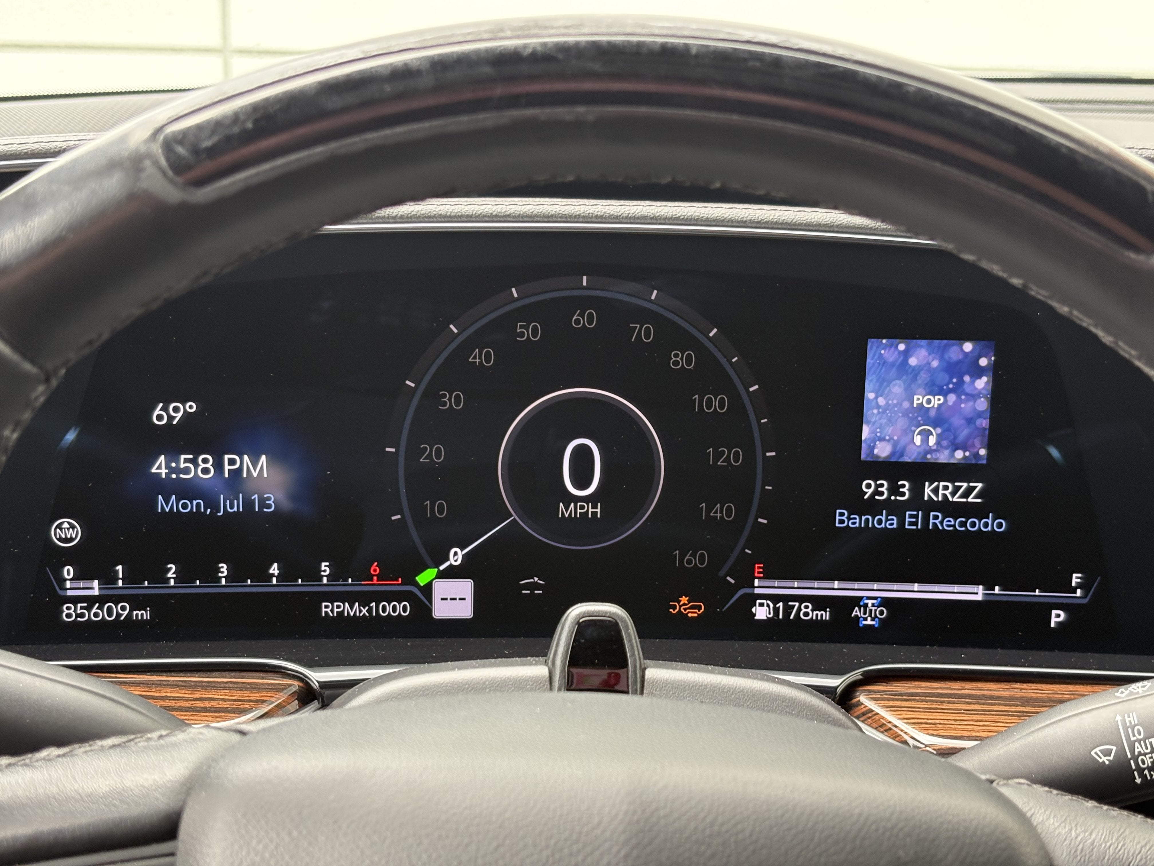 2022 Cadillac Escalade ESV Premium Luxury