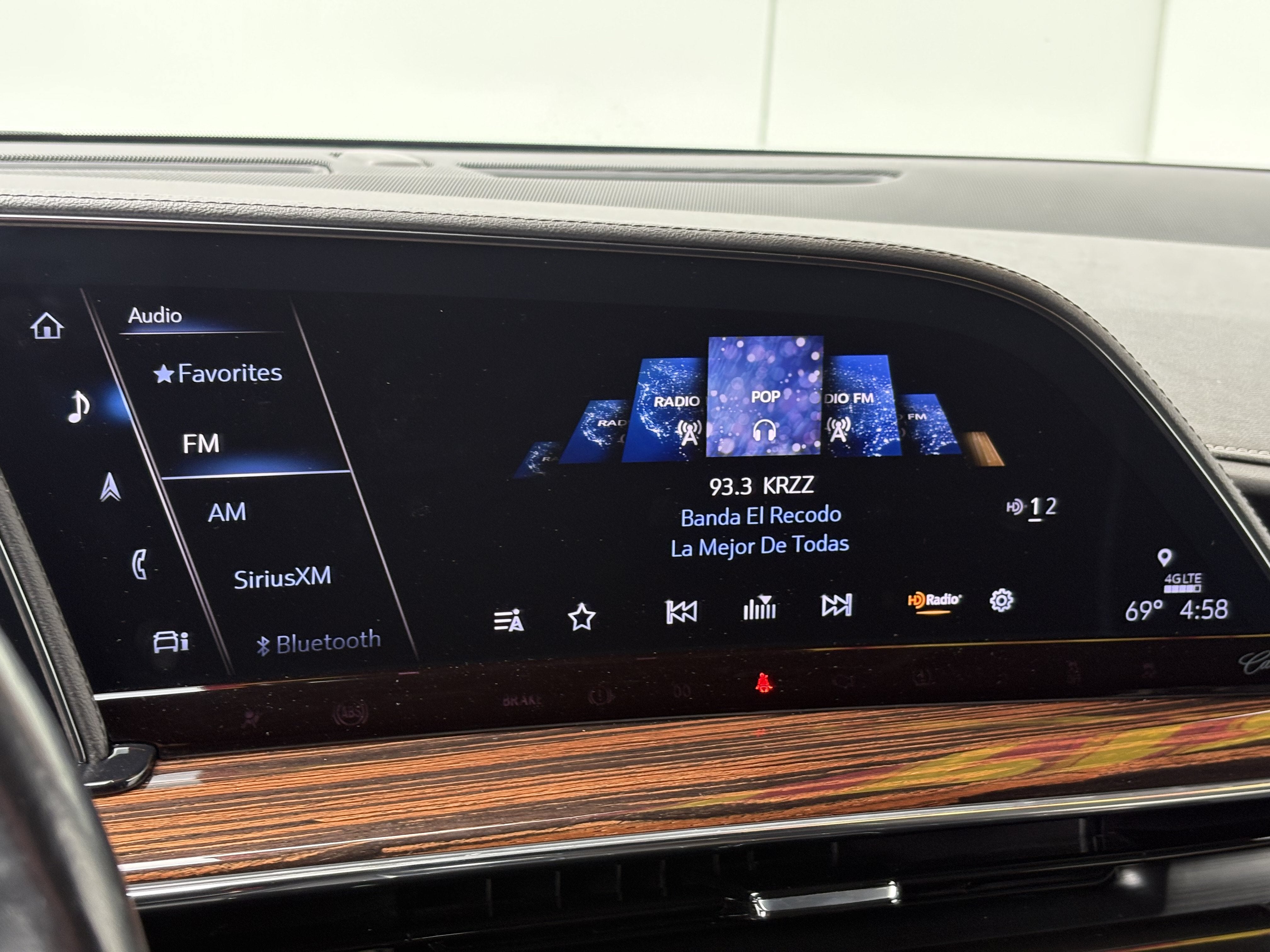 2022 Cadillac Escalade ESV Premium Luxury