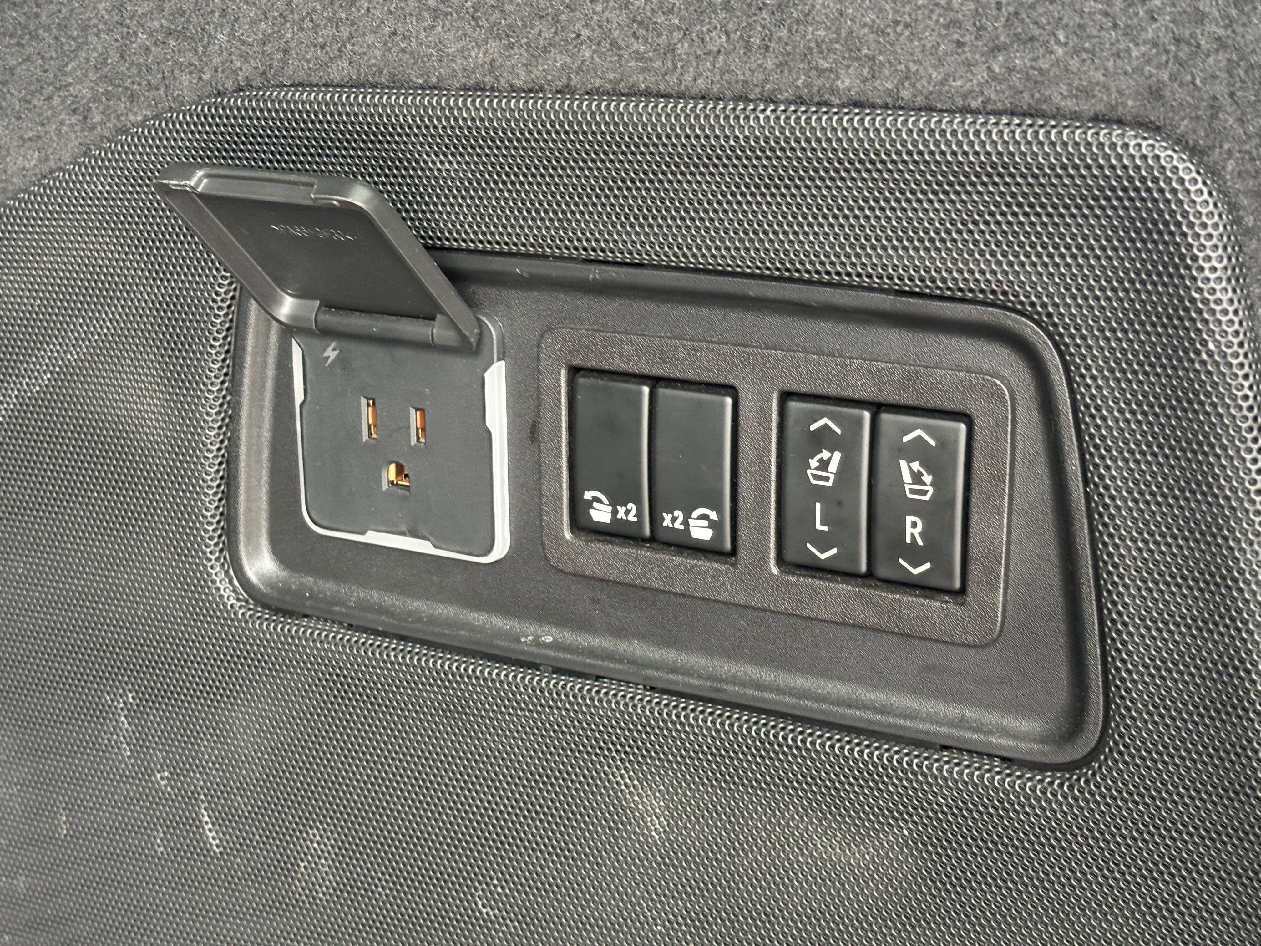 2023 Cadillac Escalade ESV Sport Platinum