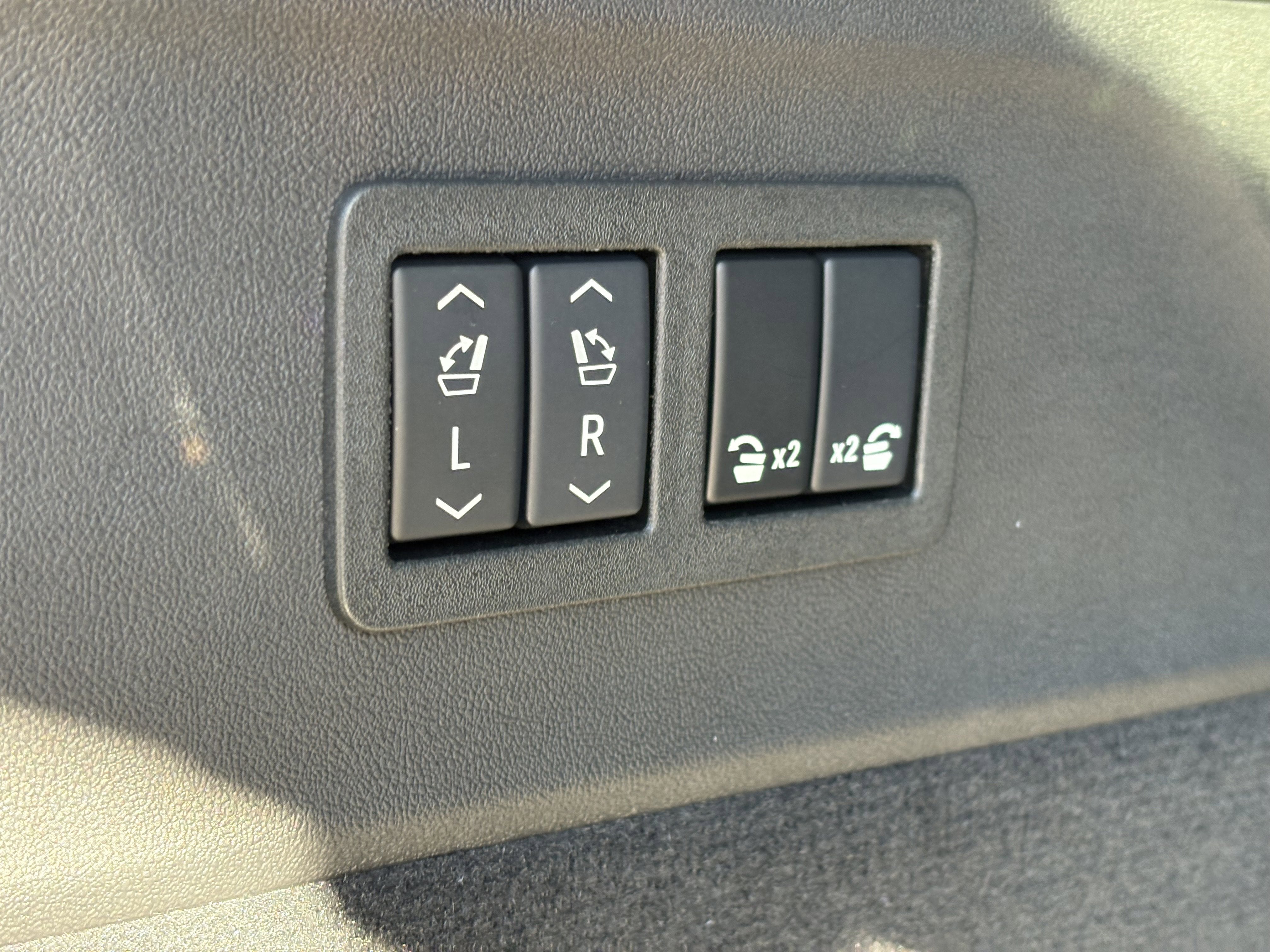 2025 Cadillac ESCALADE IQ Luxury 1