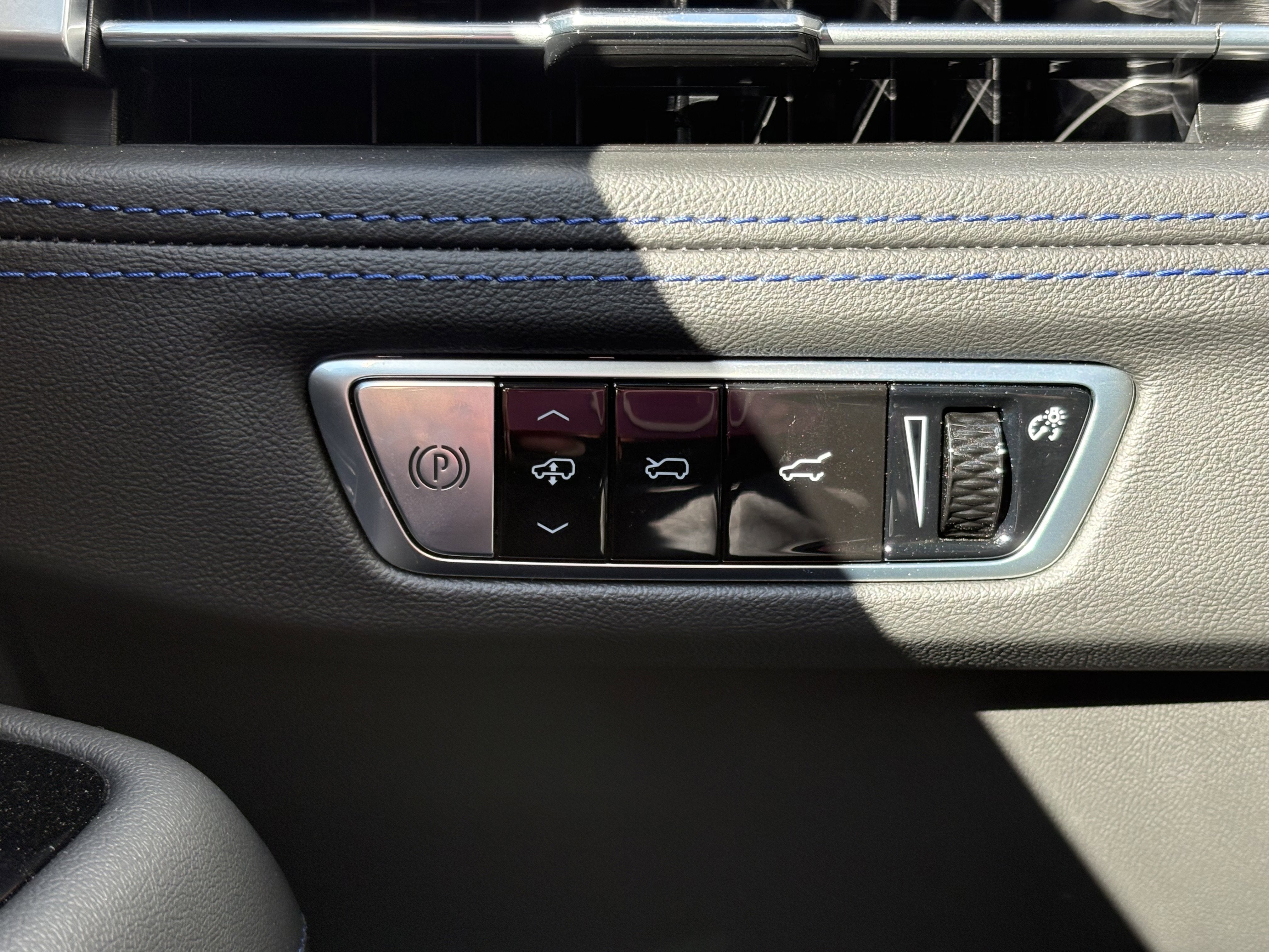 2025 Cadillac ESCALADE IQ Luxury 1