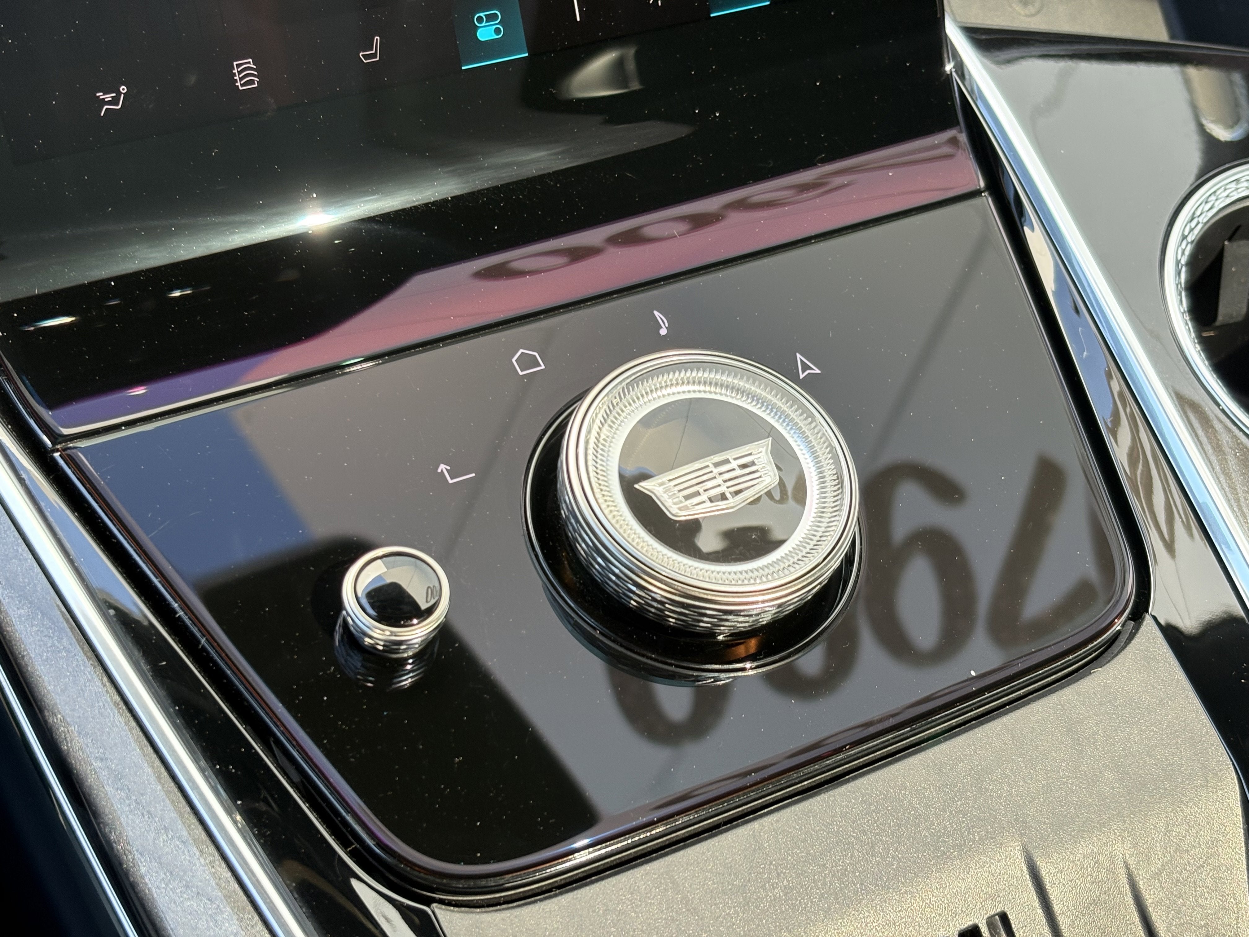 2025 Cadillac ESCALADE IQ Luxury 2