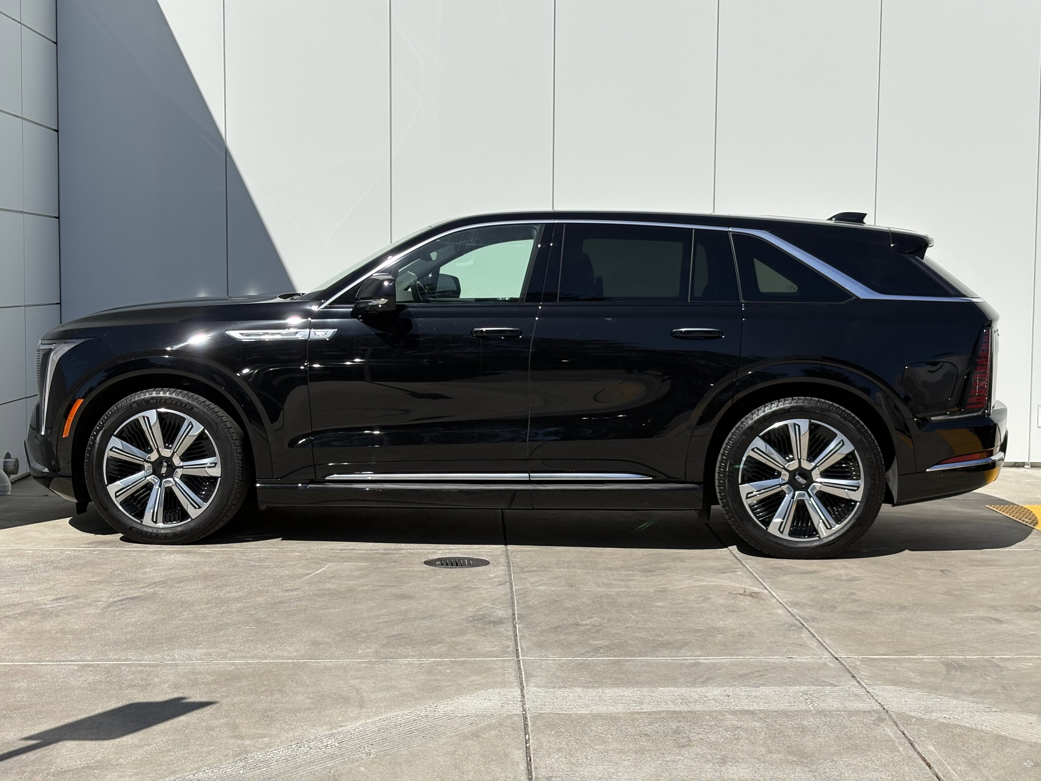 2025 Cadillac ESCALADE IQ Luxury 2
