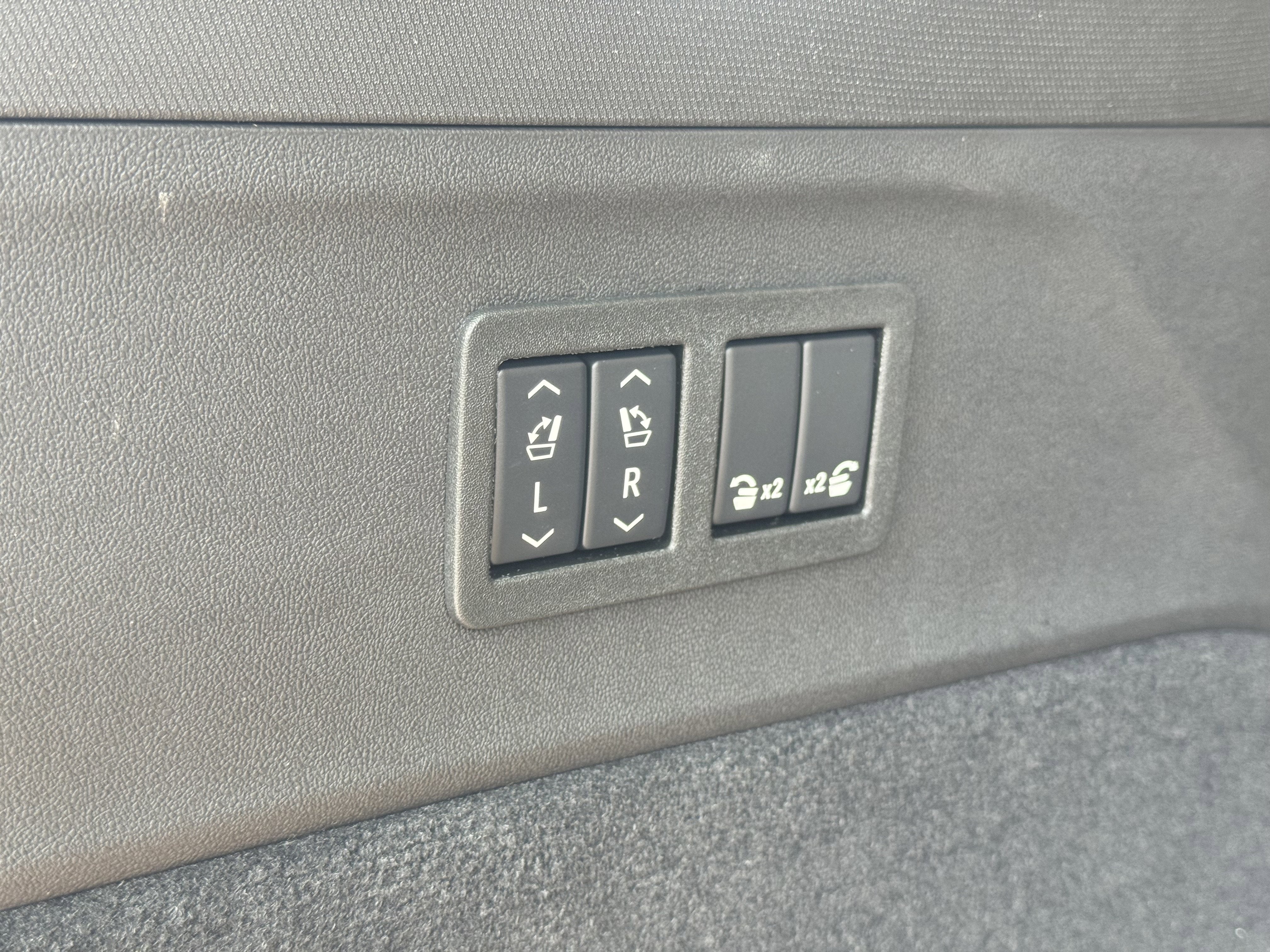 2025 Cadillac ESCALADE IQ Luxury 2