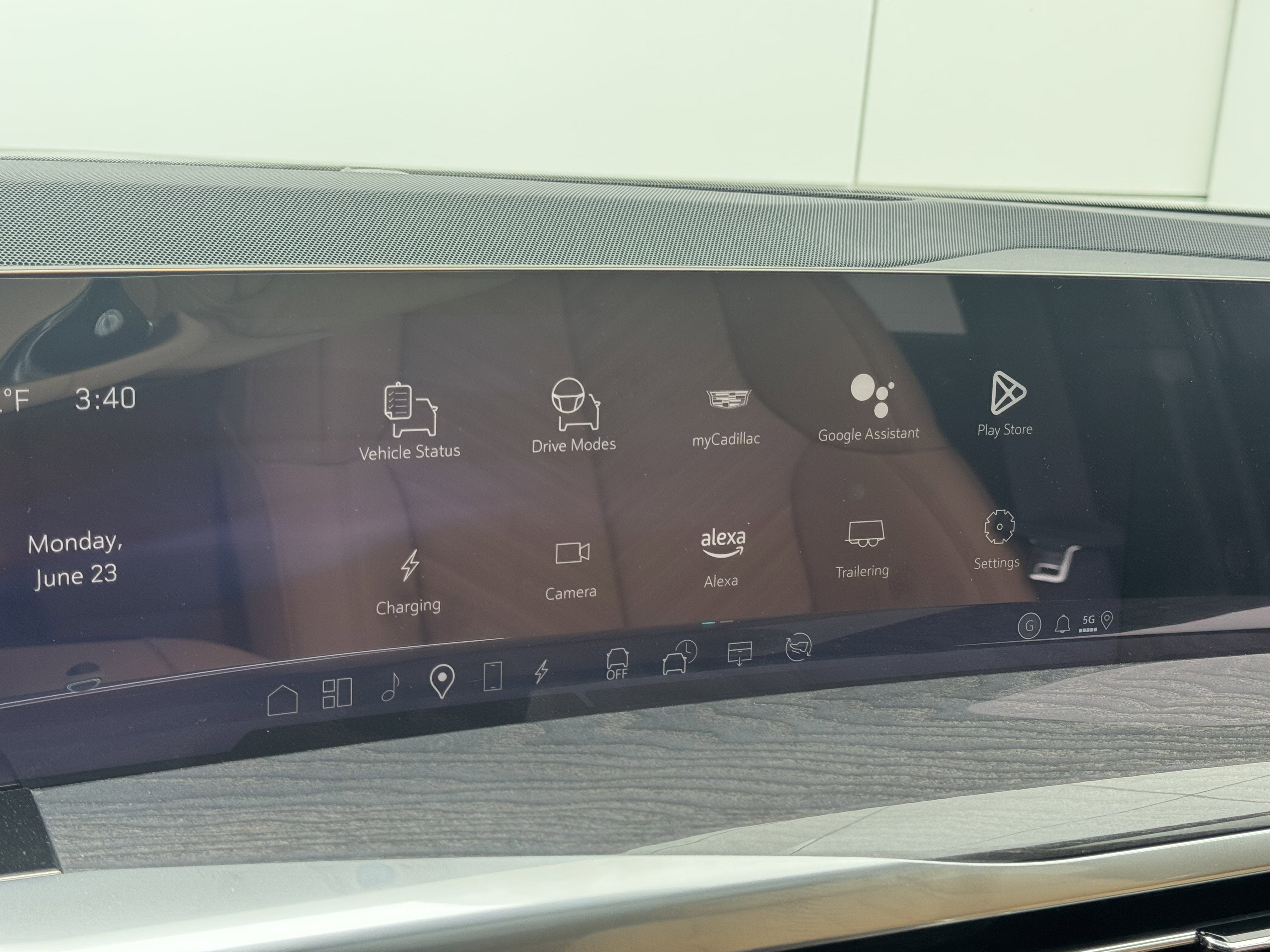 2025 Cadillac ESCALADE IQ Luxury 2