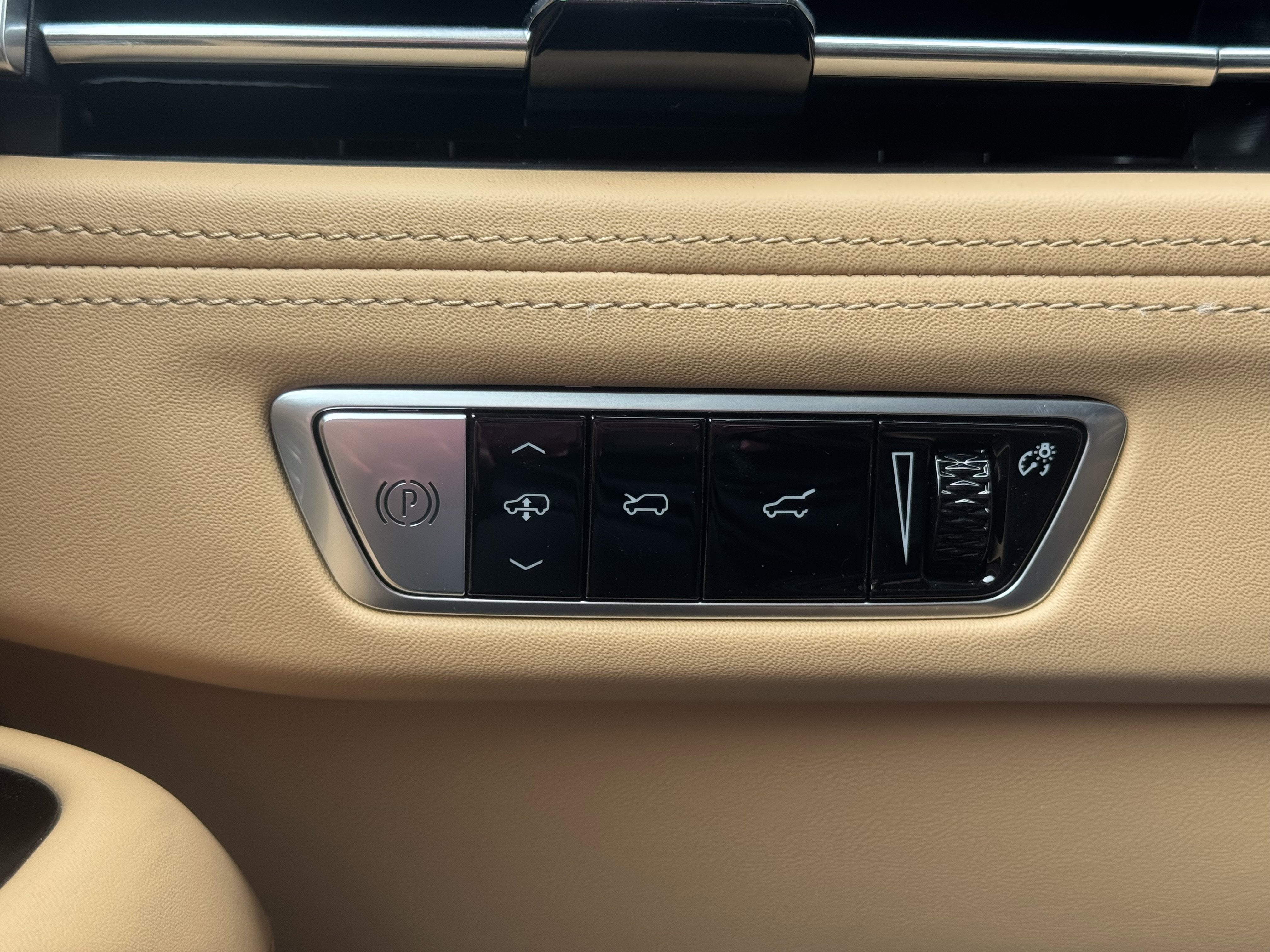 2025 Cadillac ESCALADE IQ Luxury 2