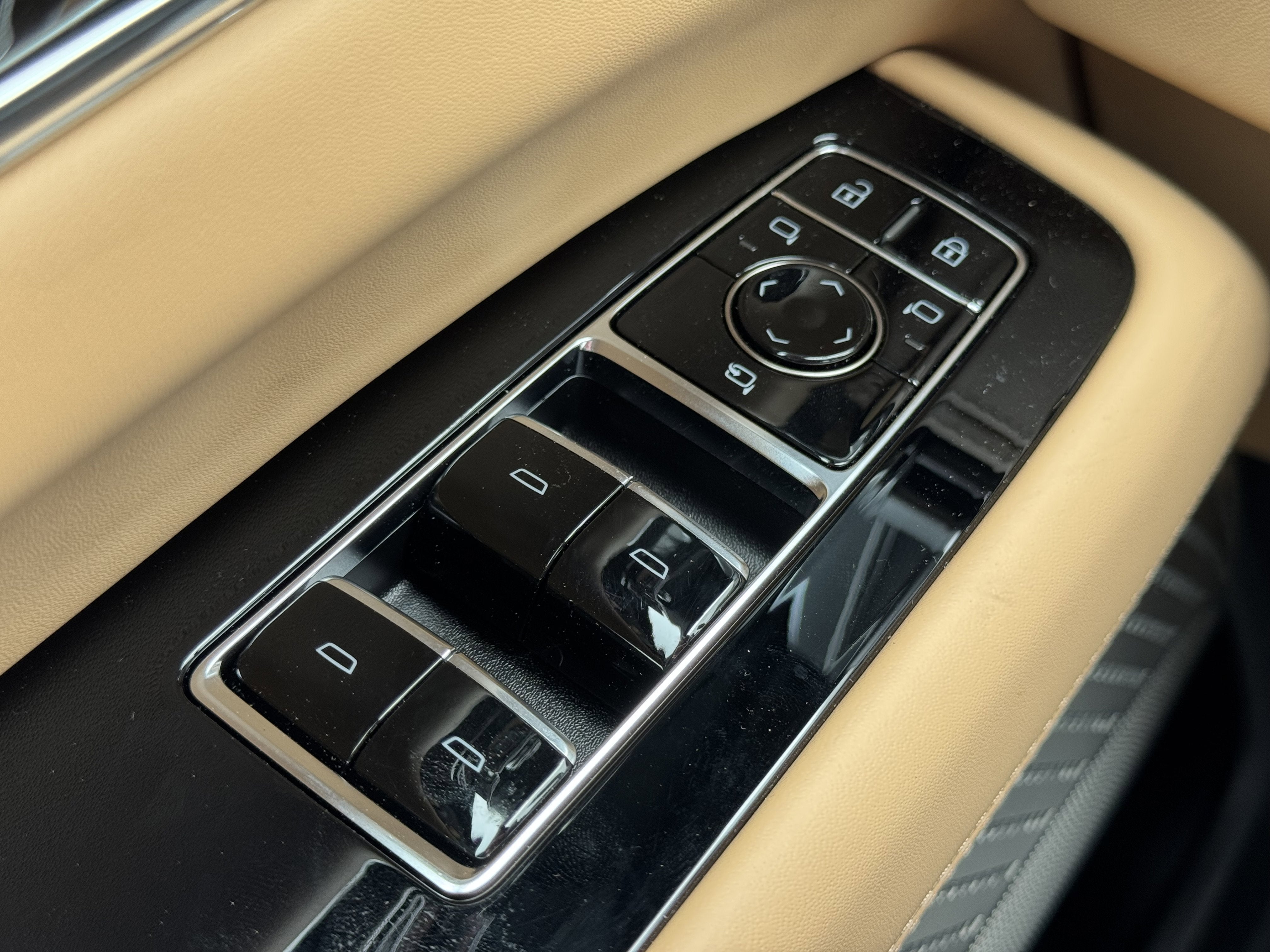 2025 Cadillac ESCALADE IQ Luxury 2