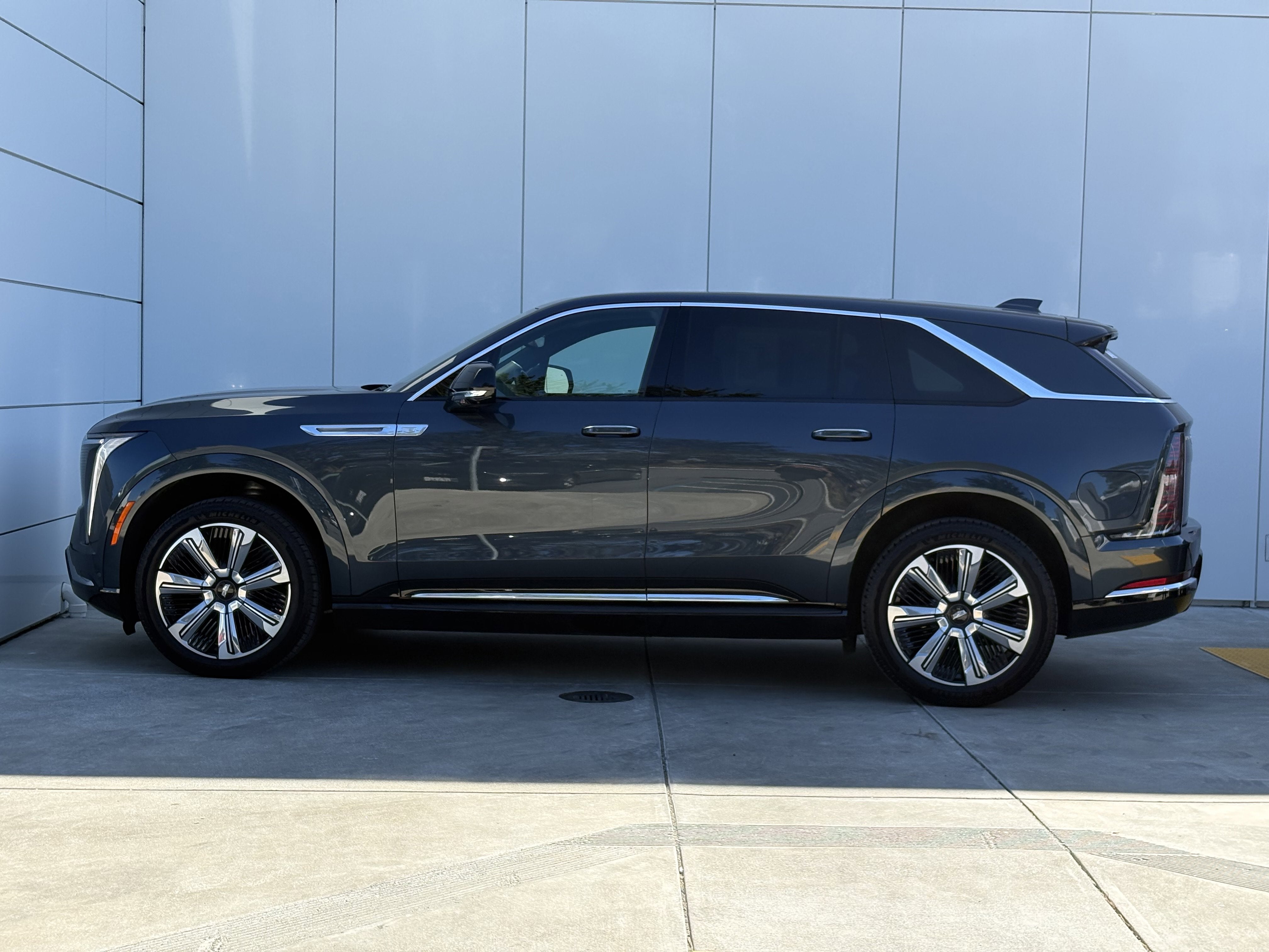 2025 Cadillac ESCALADE IQ Luxury 2