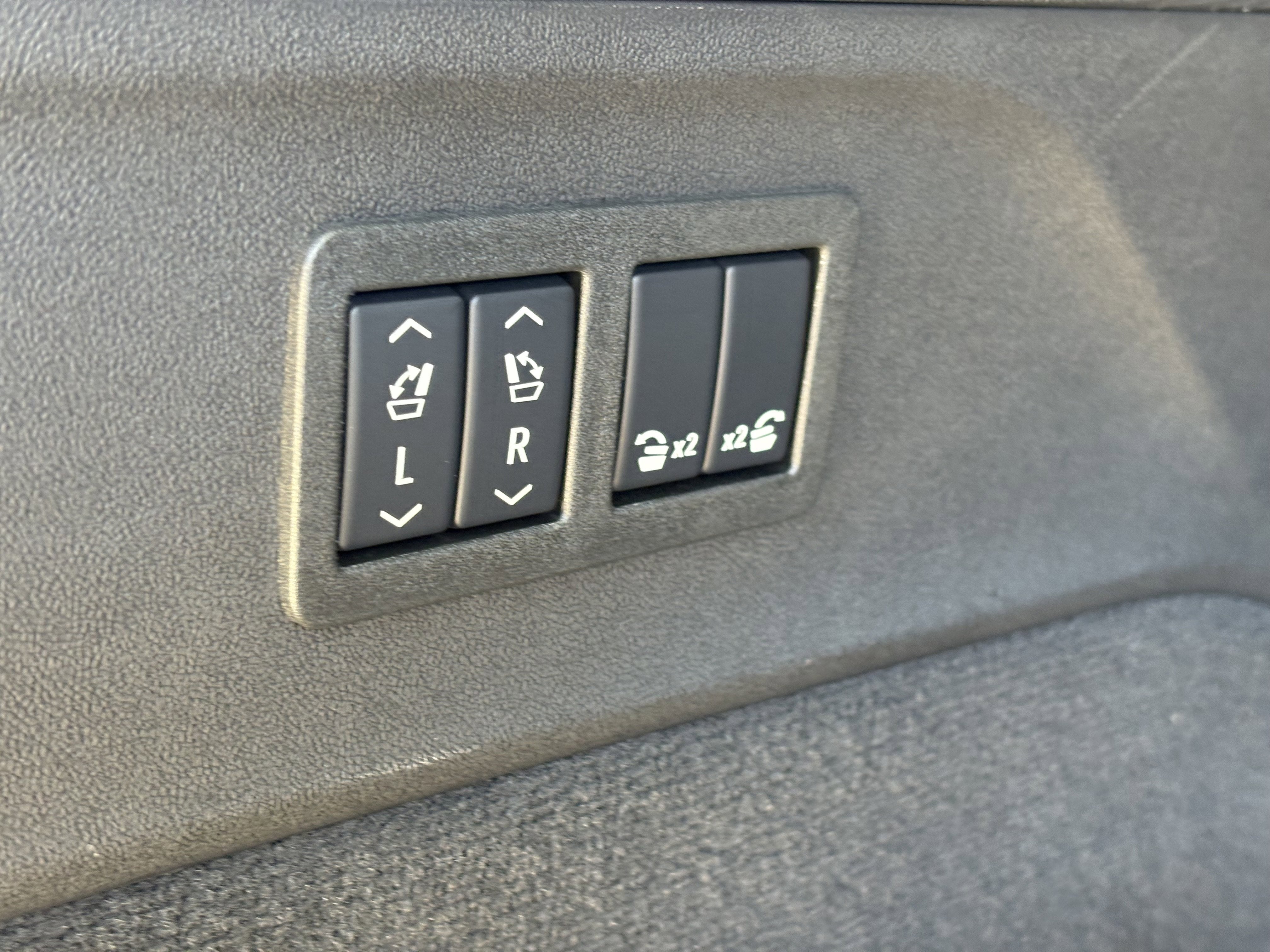 2025 Cadillac ESCALADE IQ Luxury 2