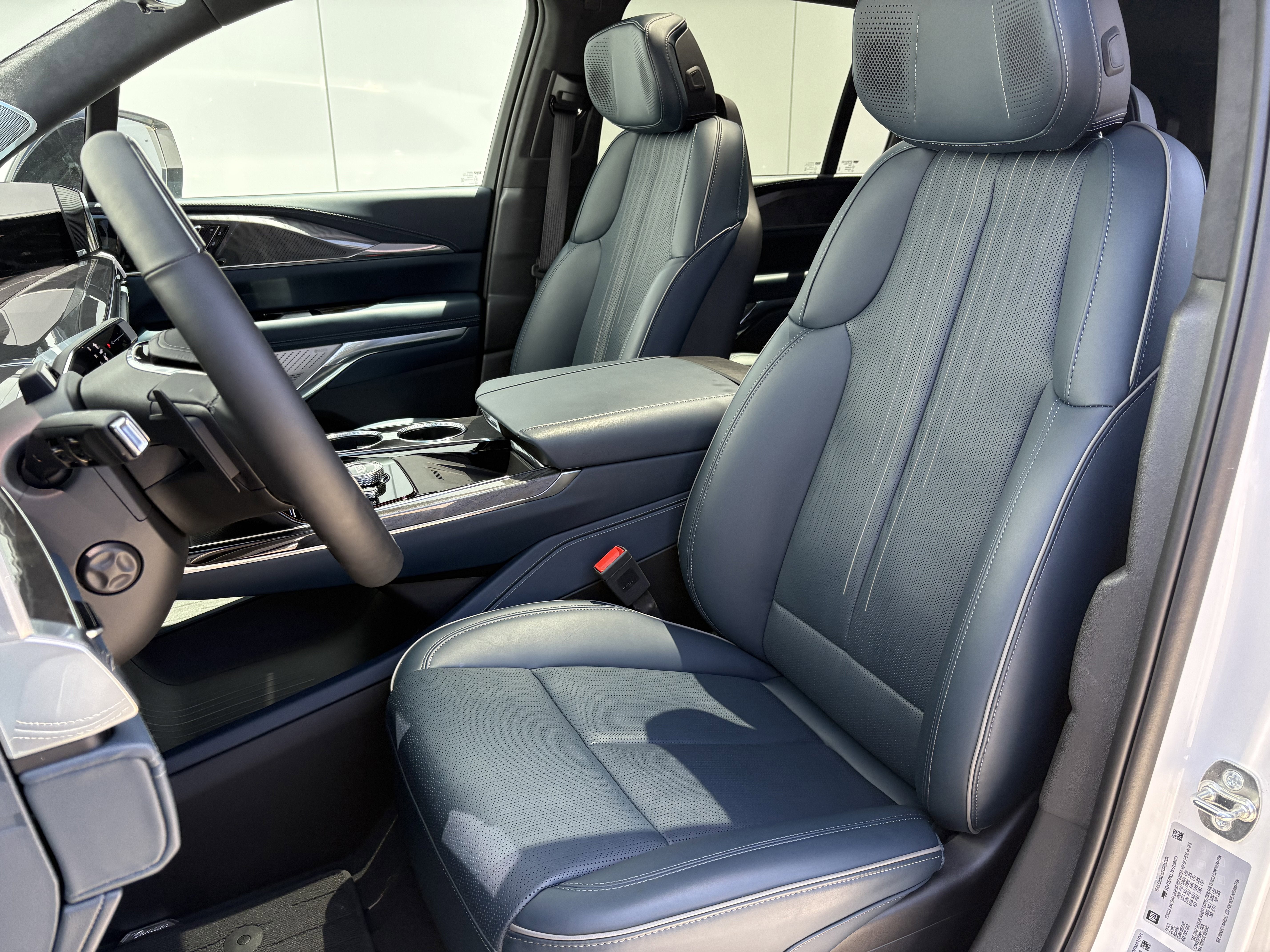2025 Cadillac ESCALADE IQ Luxury 2
