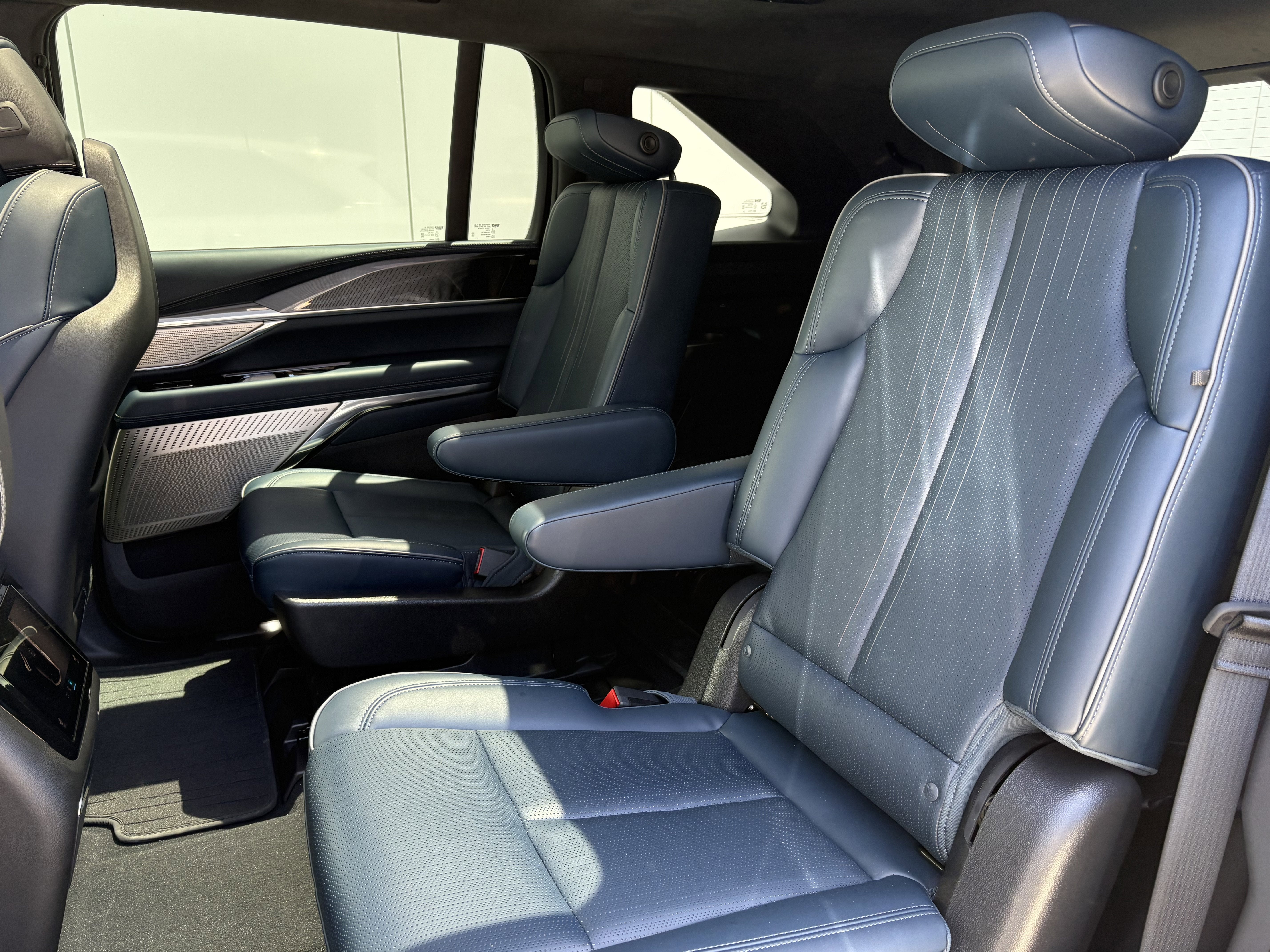 2025 Cadillac ESCALADE IQ Luxury 2