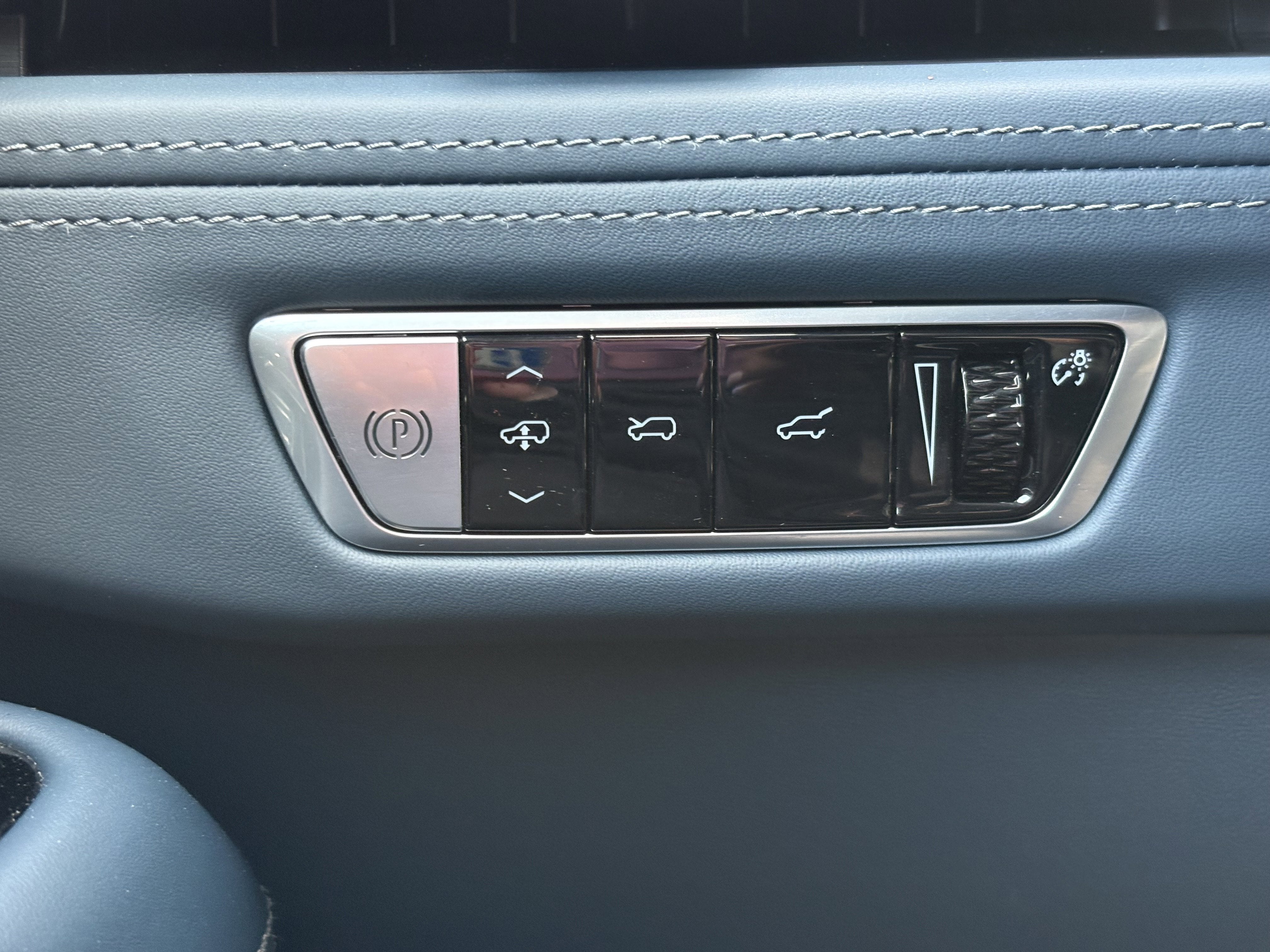2025 Cadillac ESCALADE IQ Luxury 2