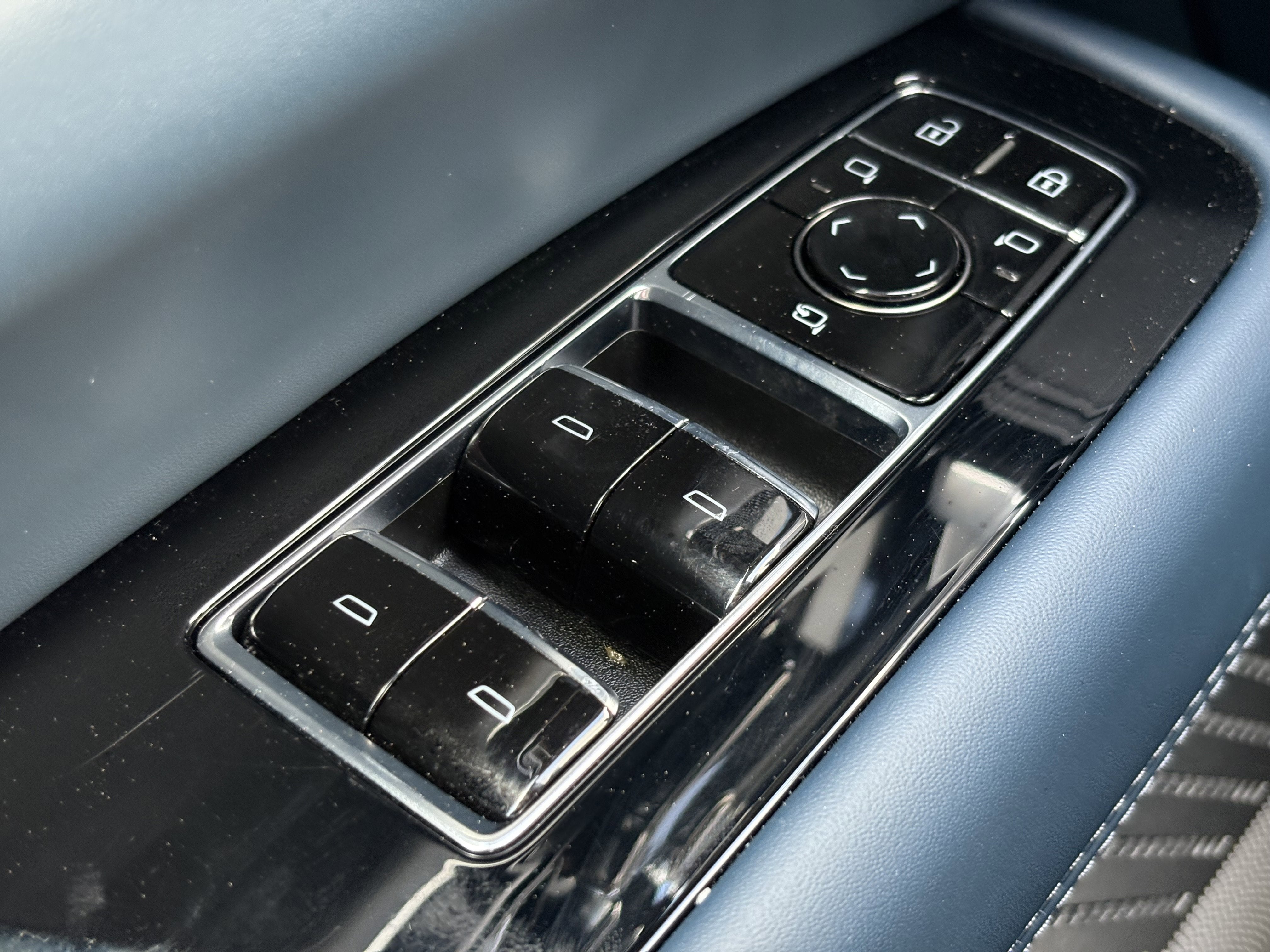 2025 Cadillac ESCALADE IQ Luxury 2