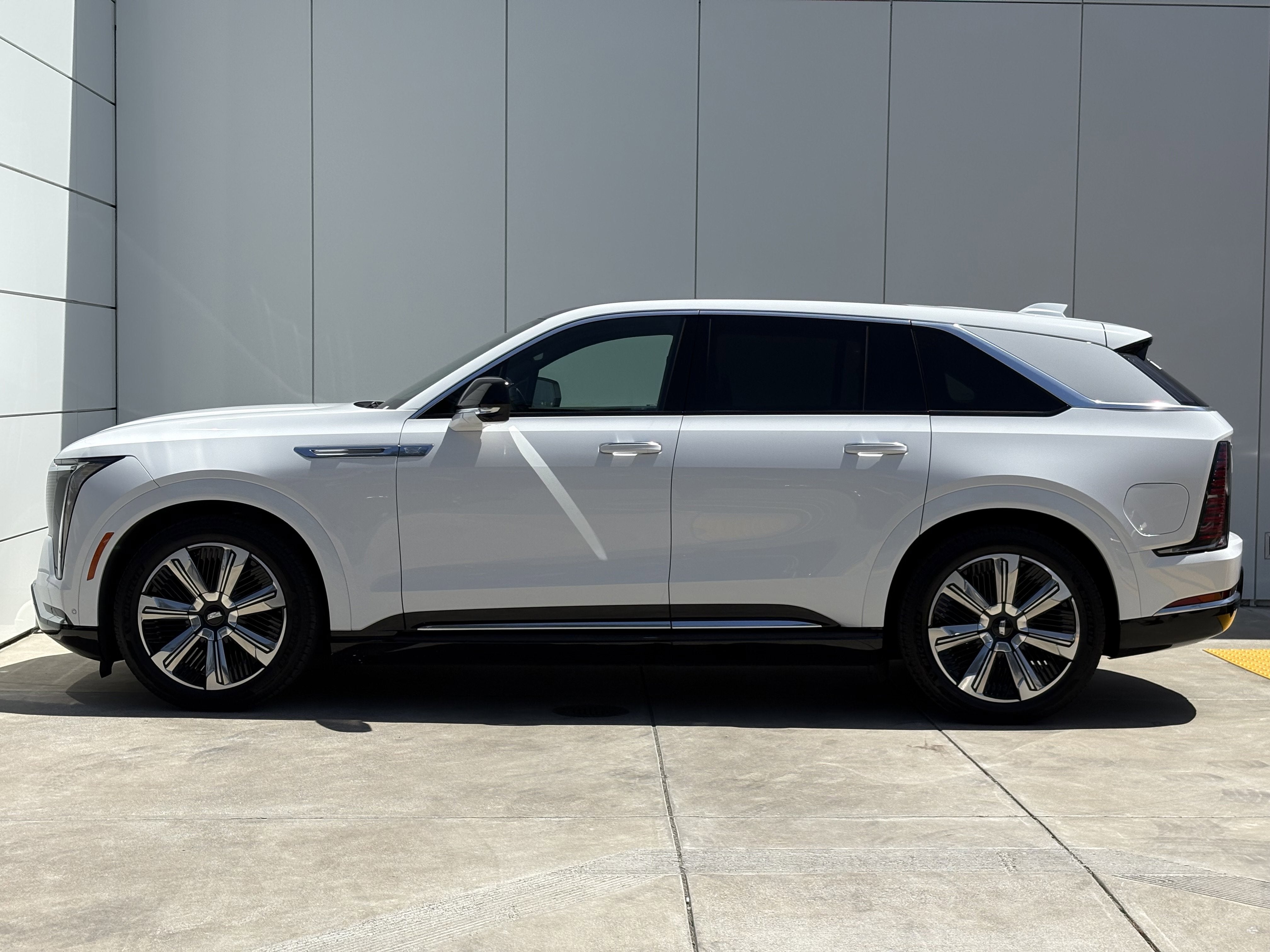 2025 Cadillac ESCALADE IQ Luxury 2