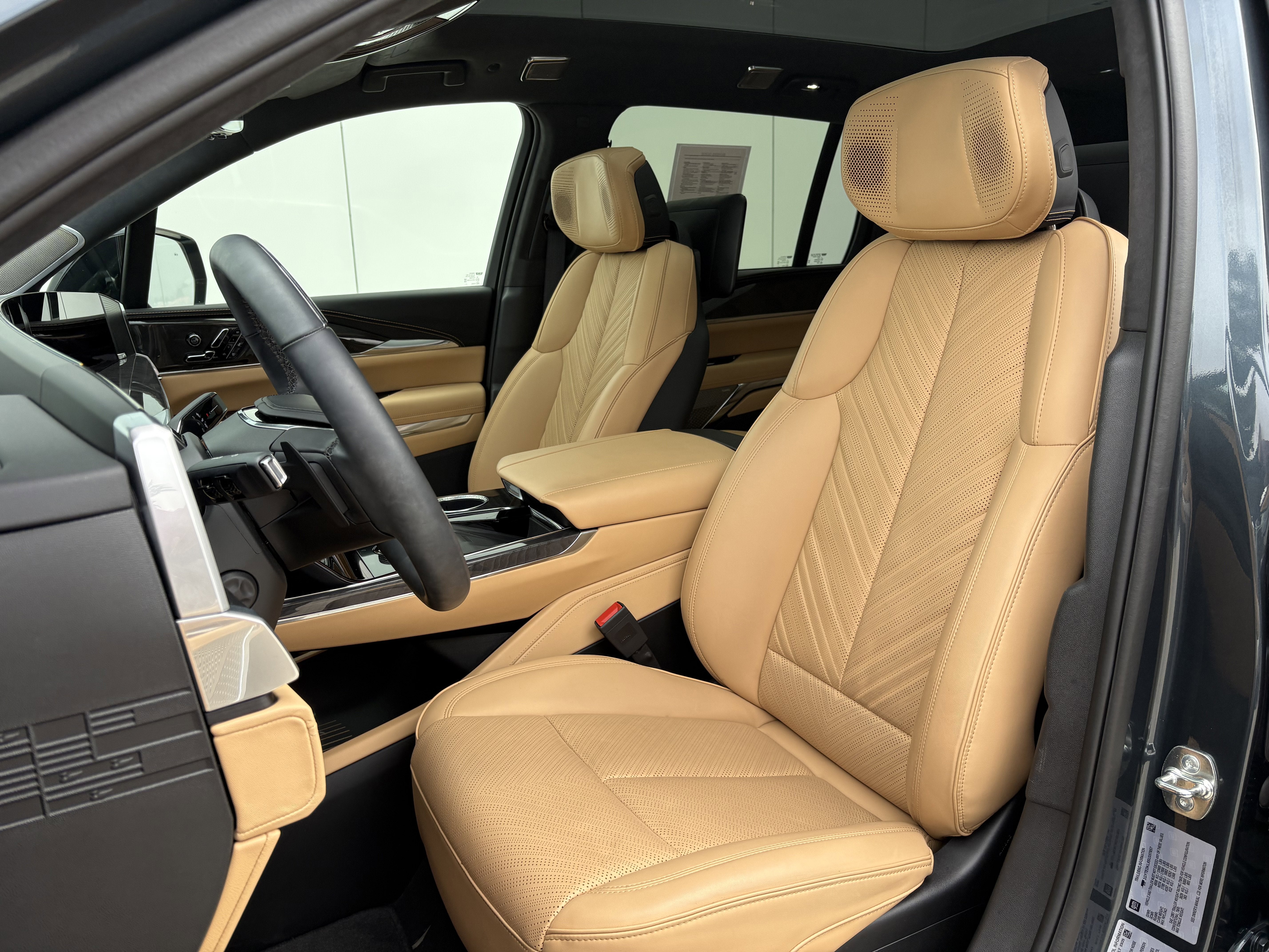 2025 Cadillac ESCALADE IQ Luxury 2