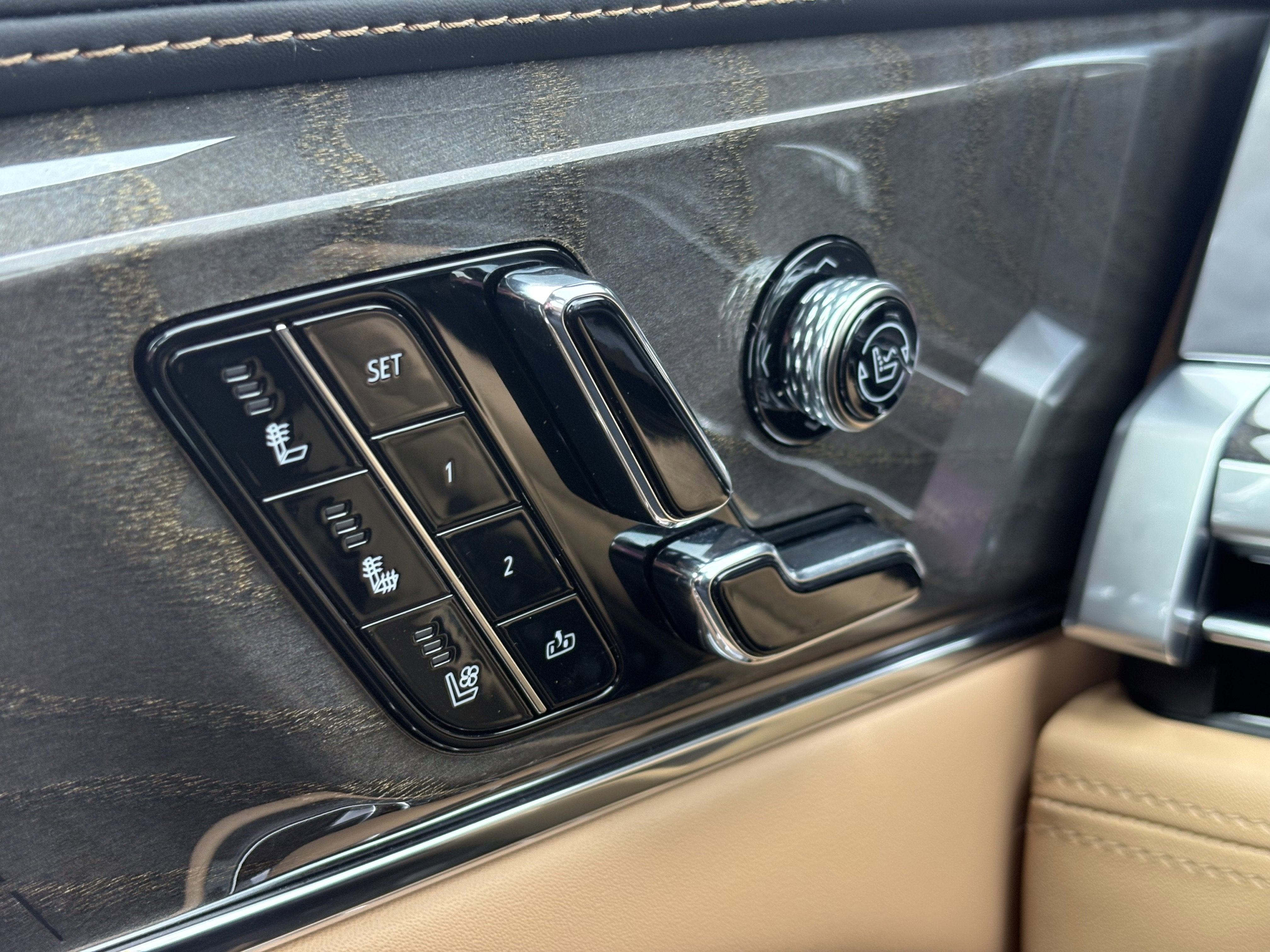 2025 Cadillac ESCALADE IQ Luxury 2