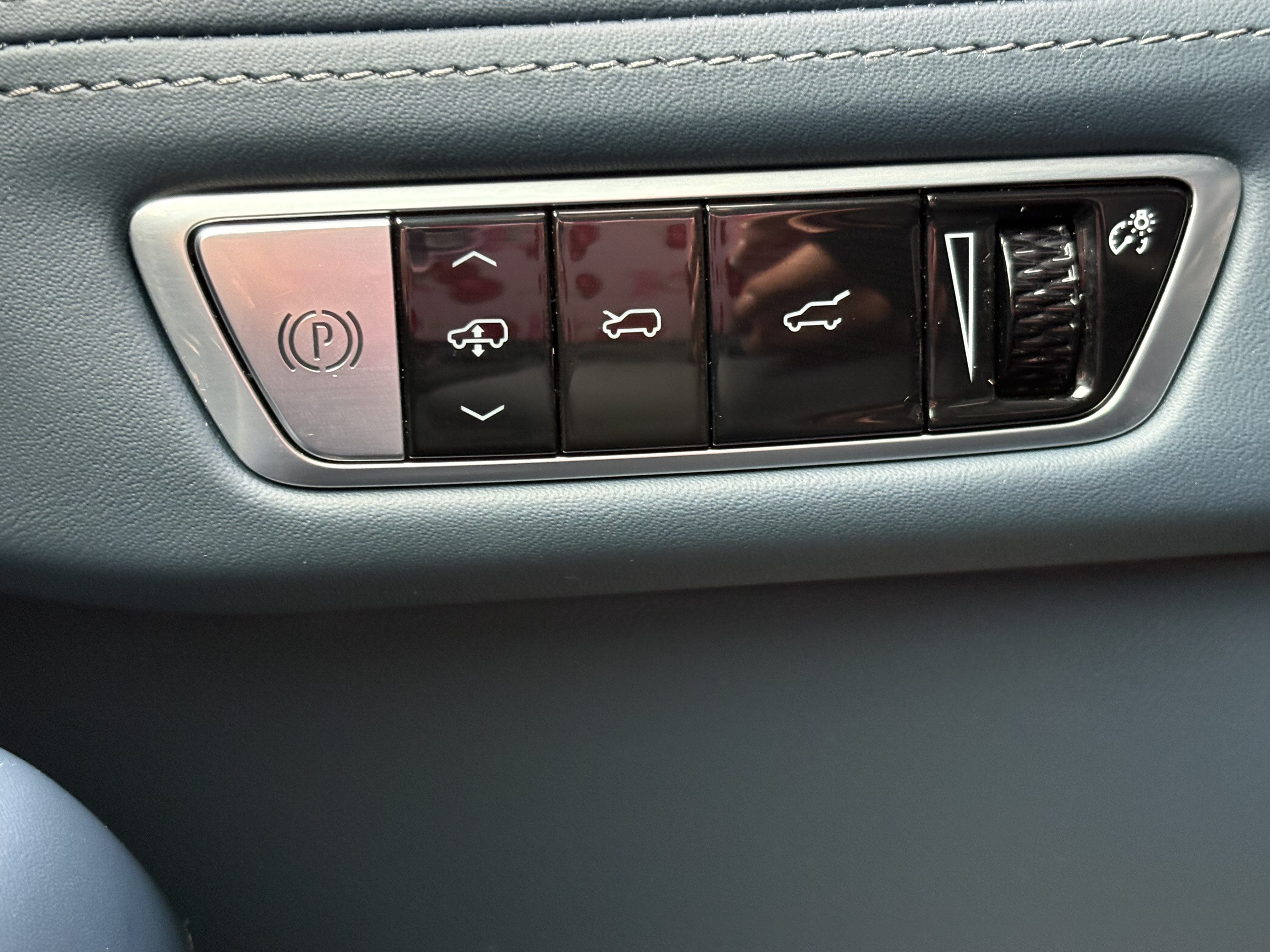 2025 Cadillac ESCALADE IQ Luxury 2