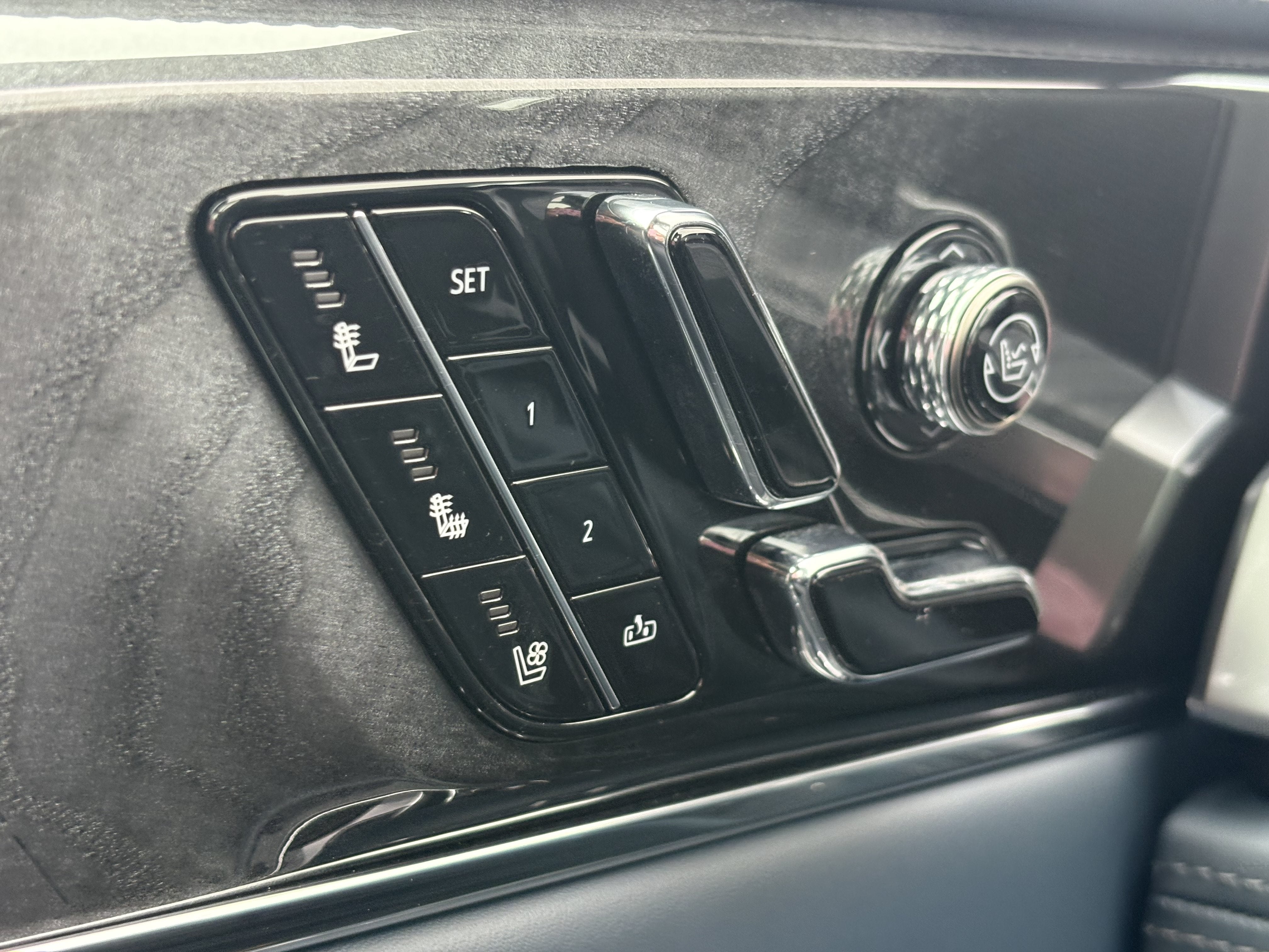 2025 Cadillac ESCALADE IQ Luxury 2