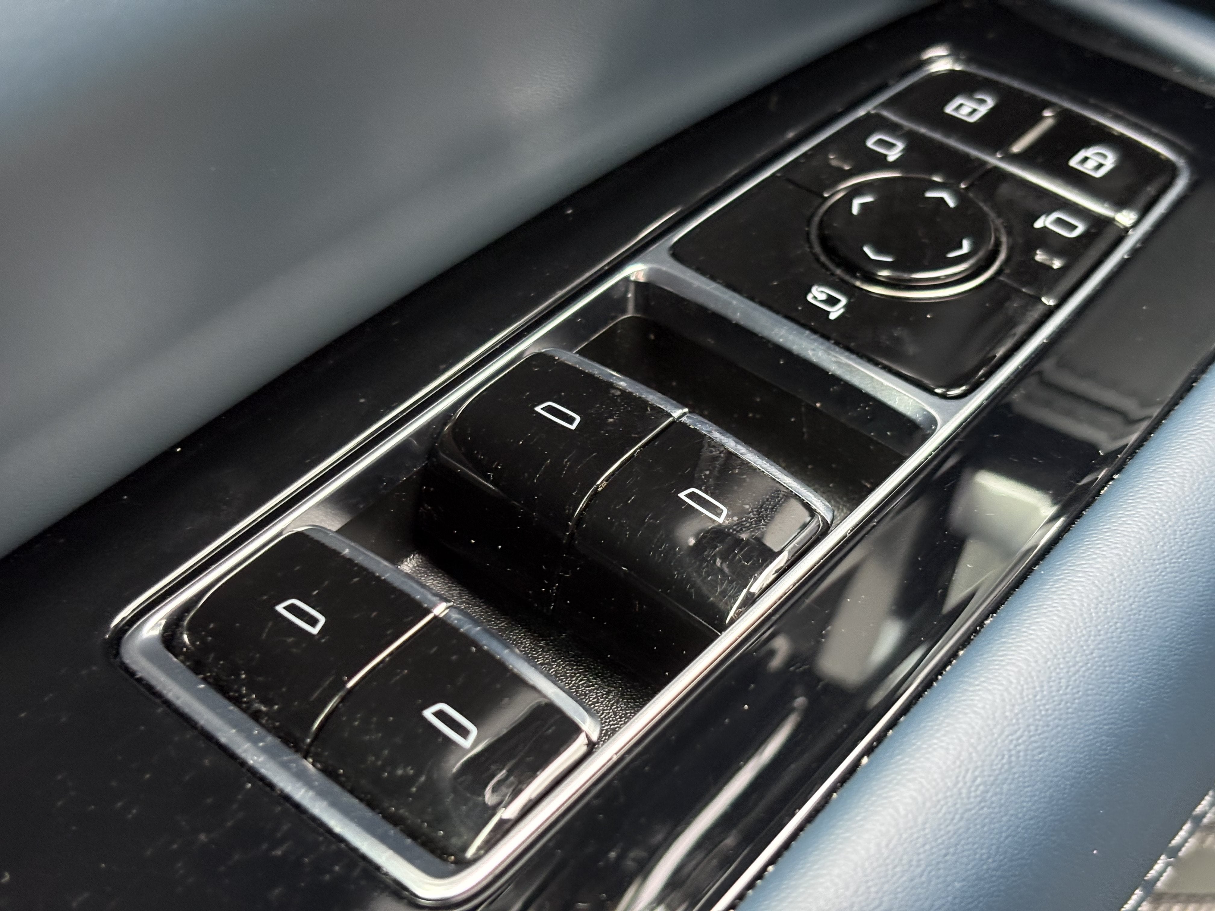 2025 Cadillac ESCALADE IQ Luxury 2