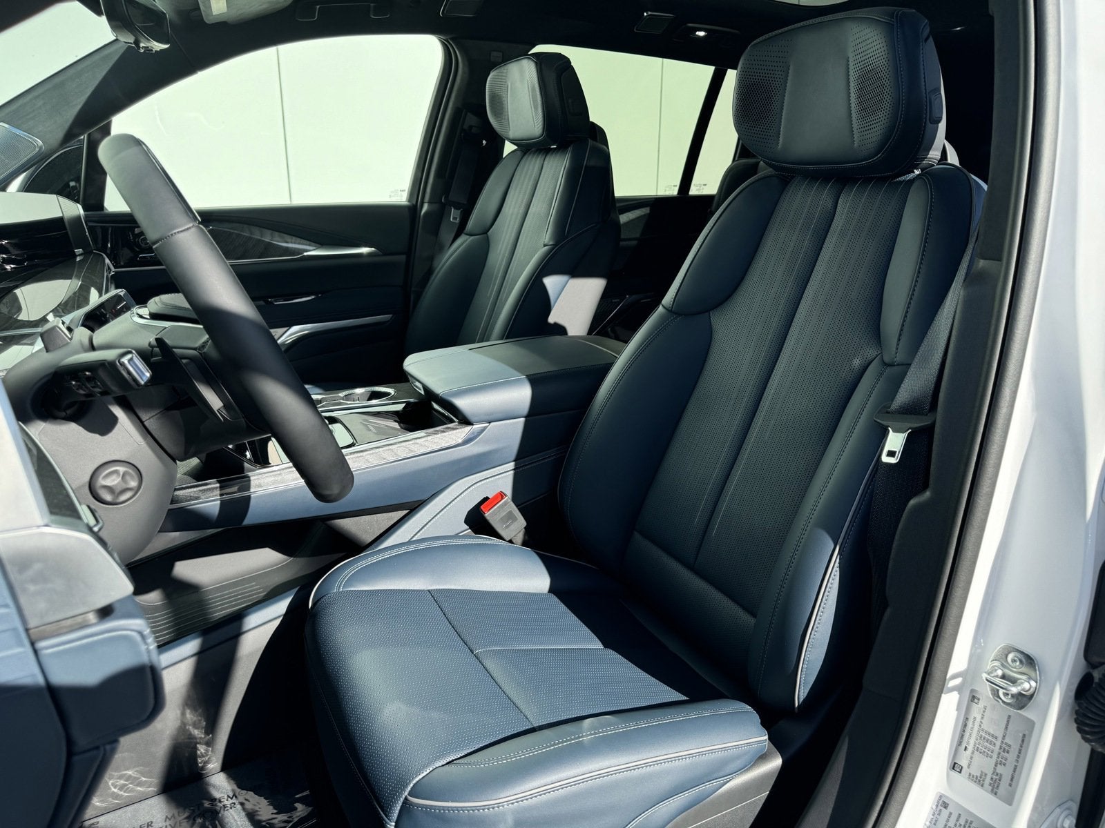 2025 Cadillac ESCALADE IQ Luxury 2