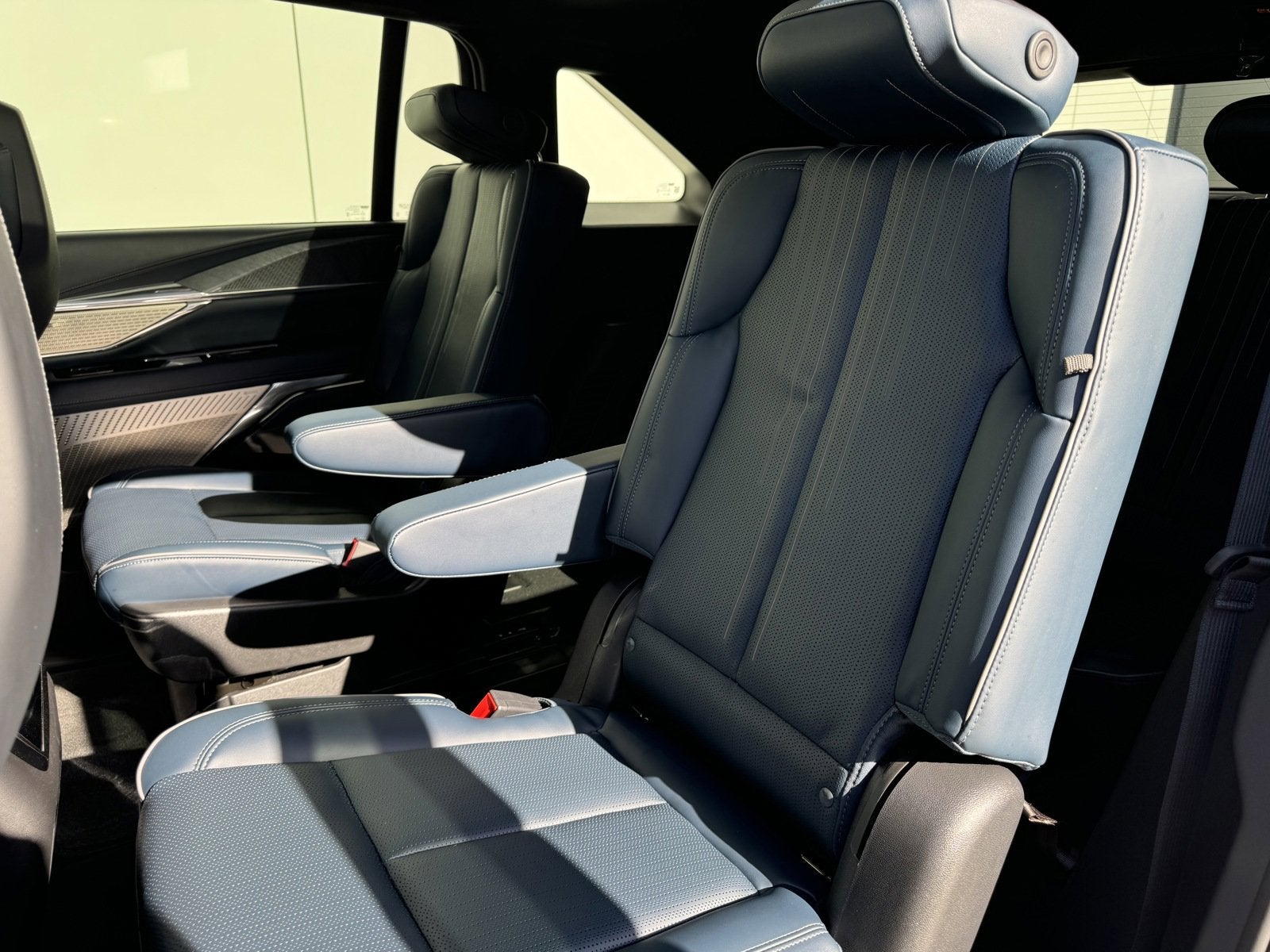 2025 Cadillac ESCALADE IQ Luxury 2