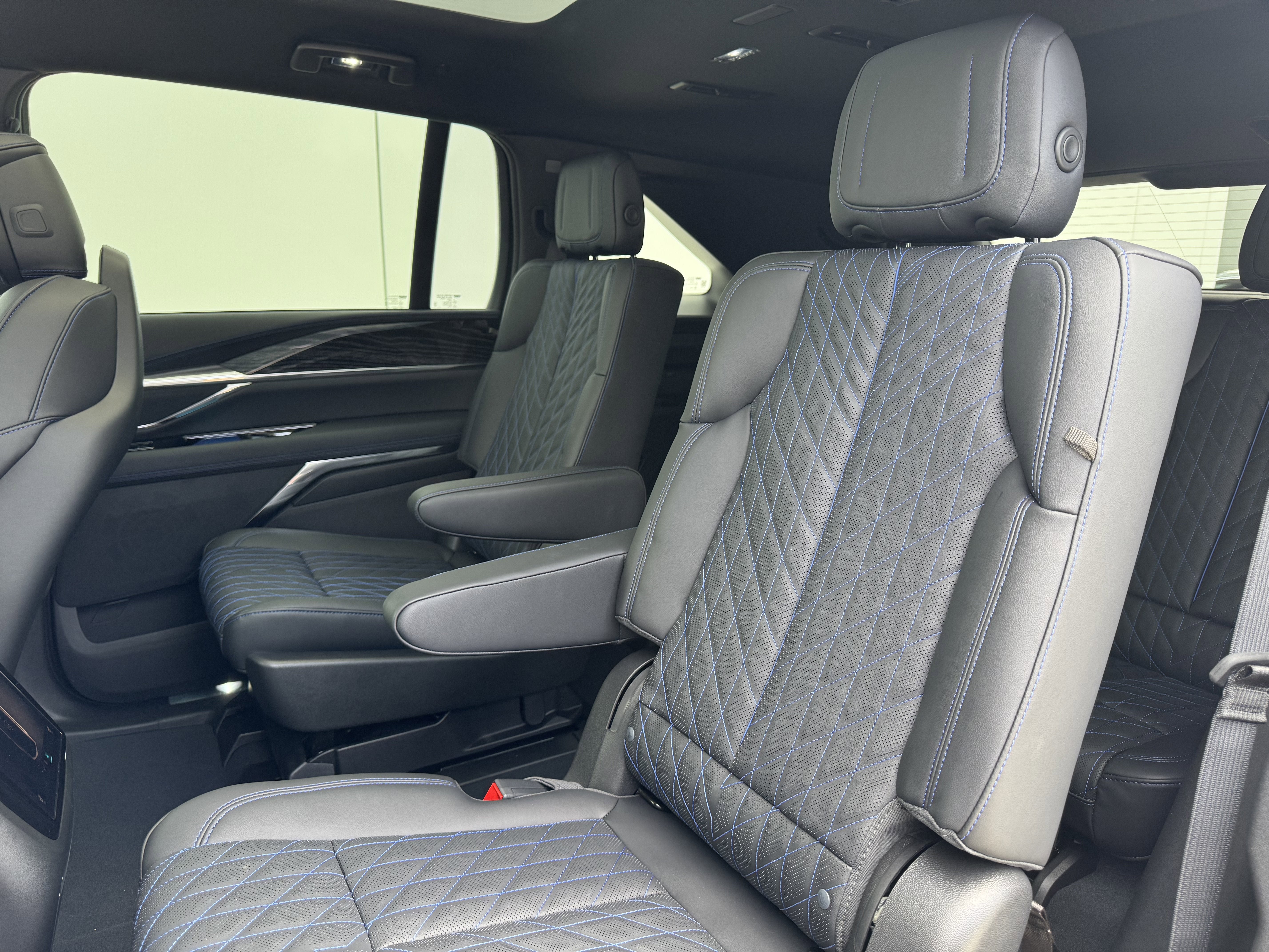 2025 Cadillac ESCALADE IQ Sport 1