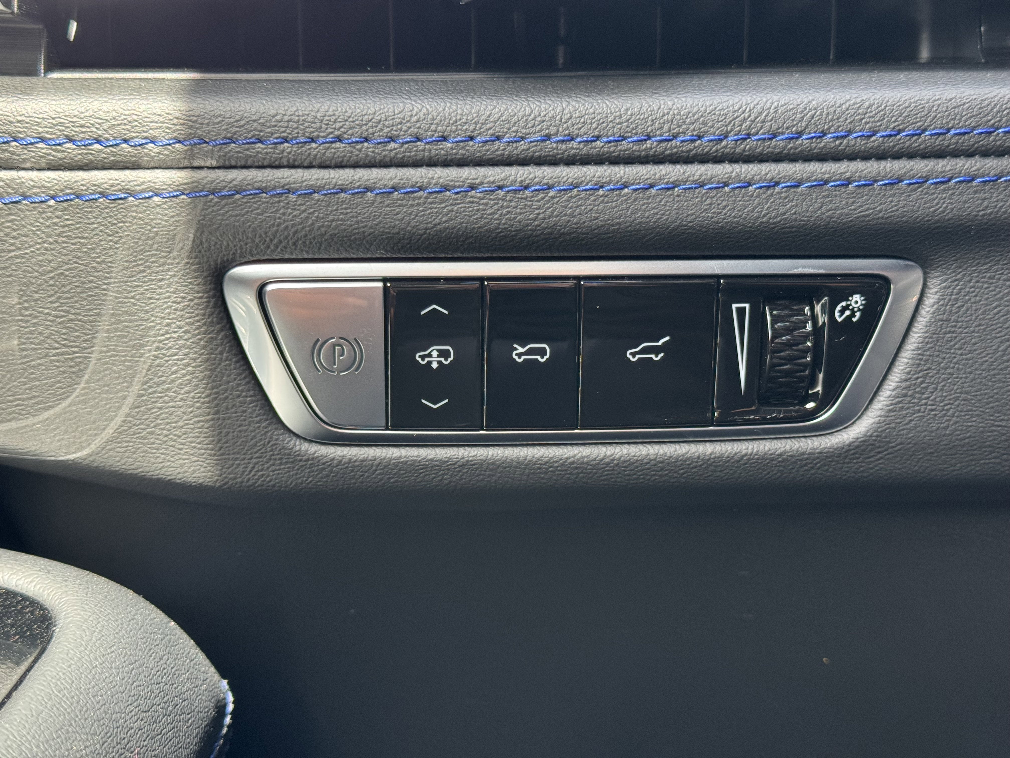 2025 Cadillac ESCALADE IQ Sport 1