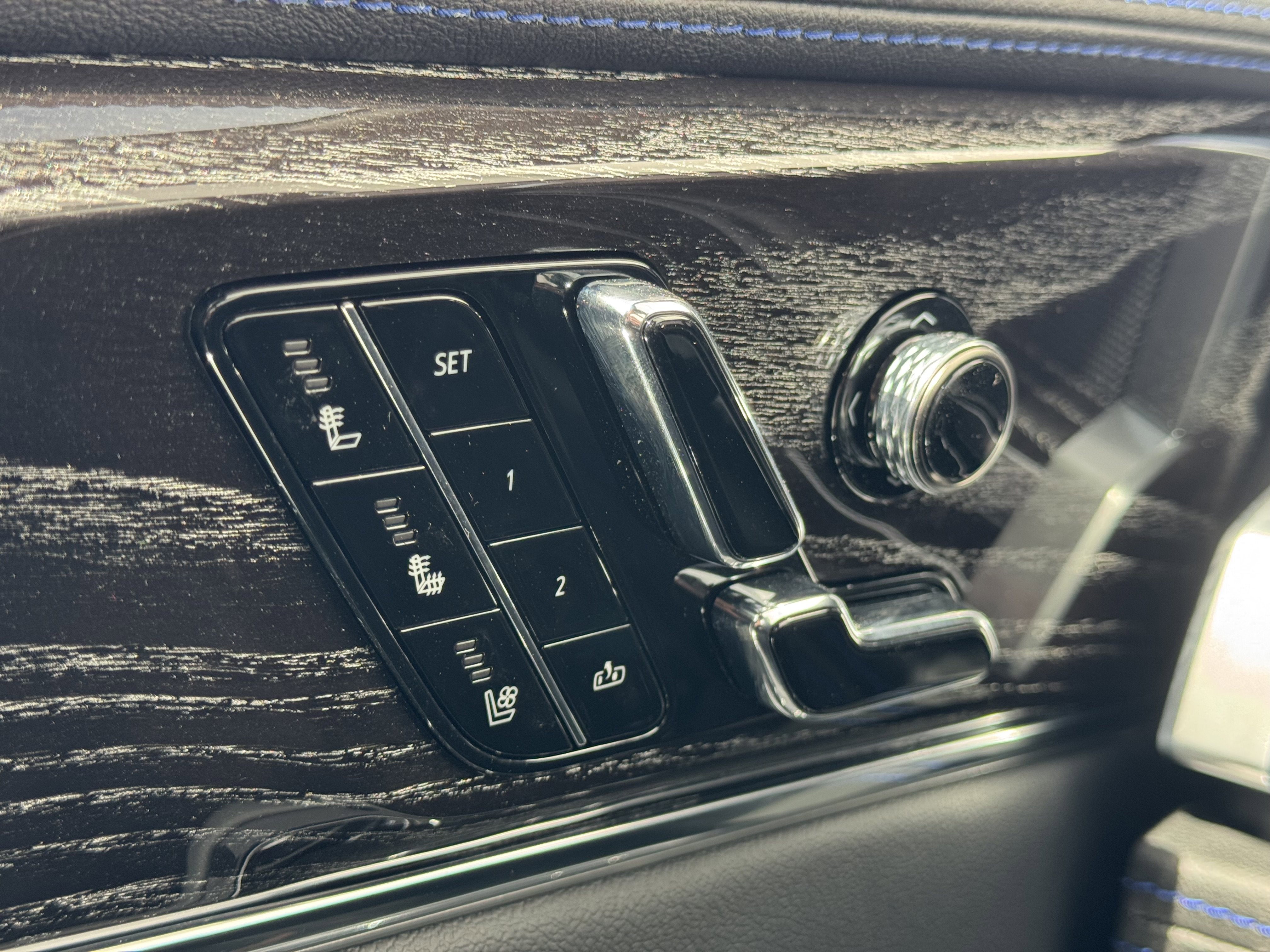 2025 Cadillac ESCALADE IQ Sport 1